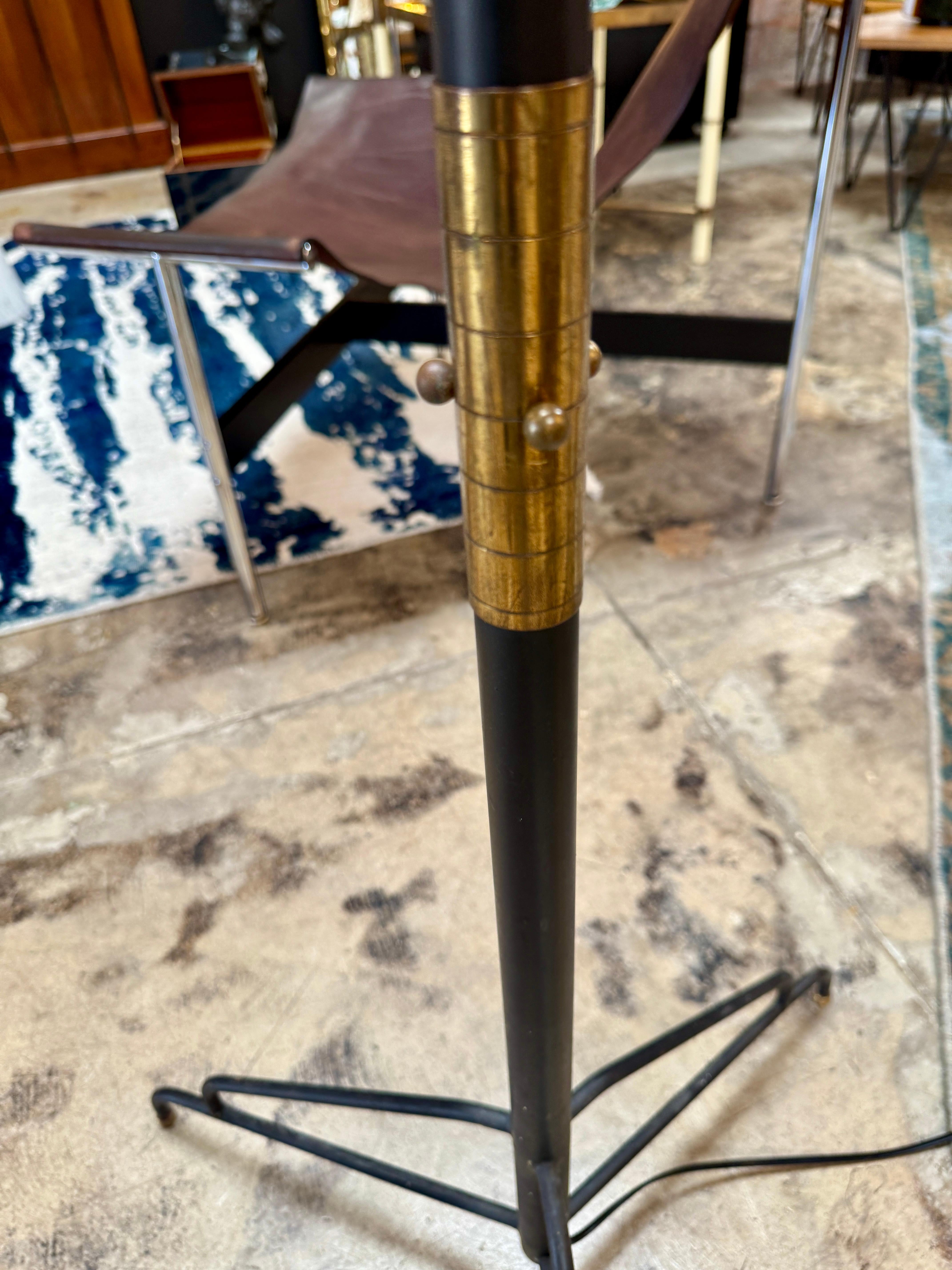 Italian Mid-Century Floor Lamp Attributed to Stilnovo, 1960s For Sale 3