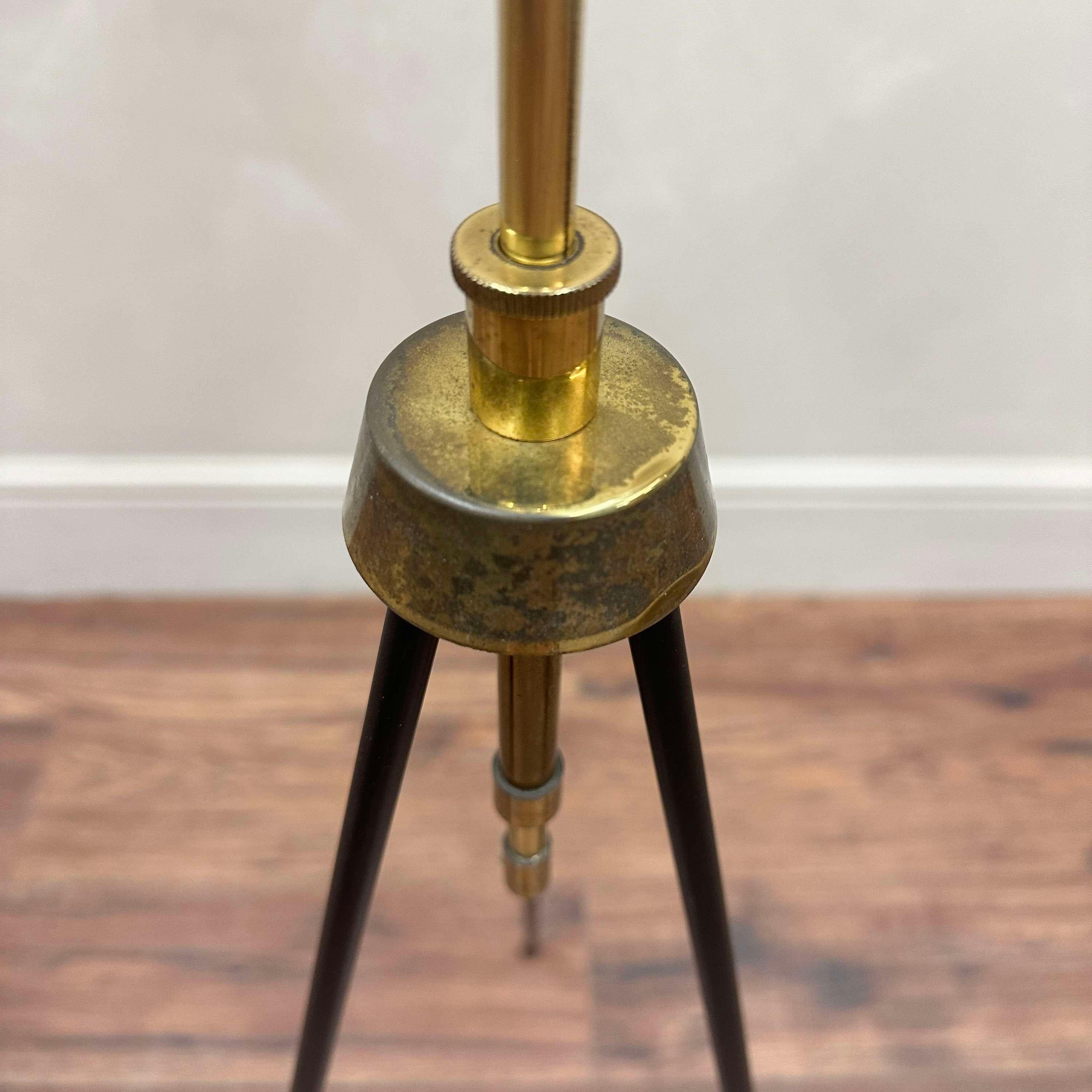 Italian Mid Century Floor Lamp attributed to Stilnovo In Good Condition For Sale In Southampton, GB