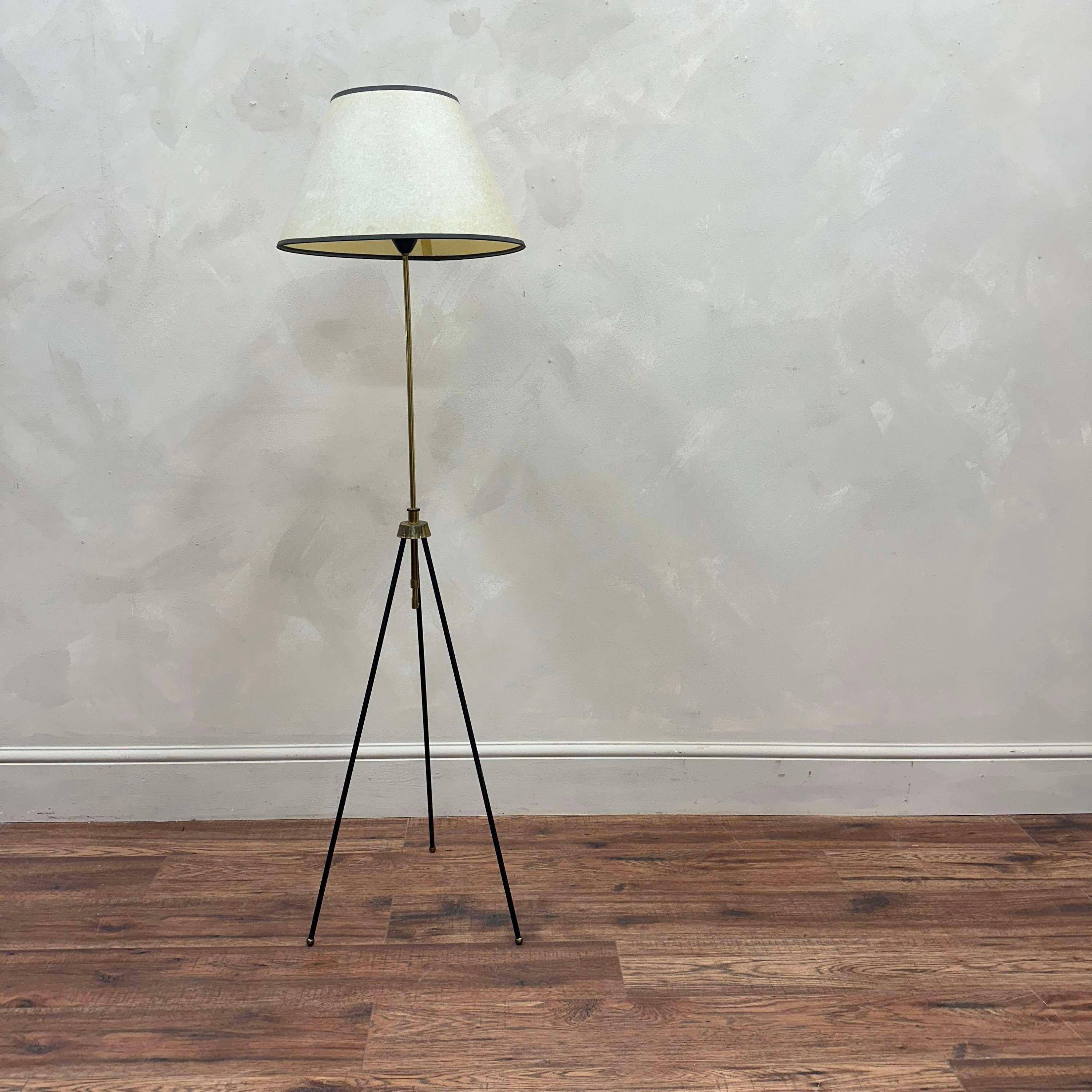 20th Century Italian Mid Century Floor Lamp attributed to Stilnovo For Sale