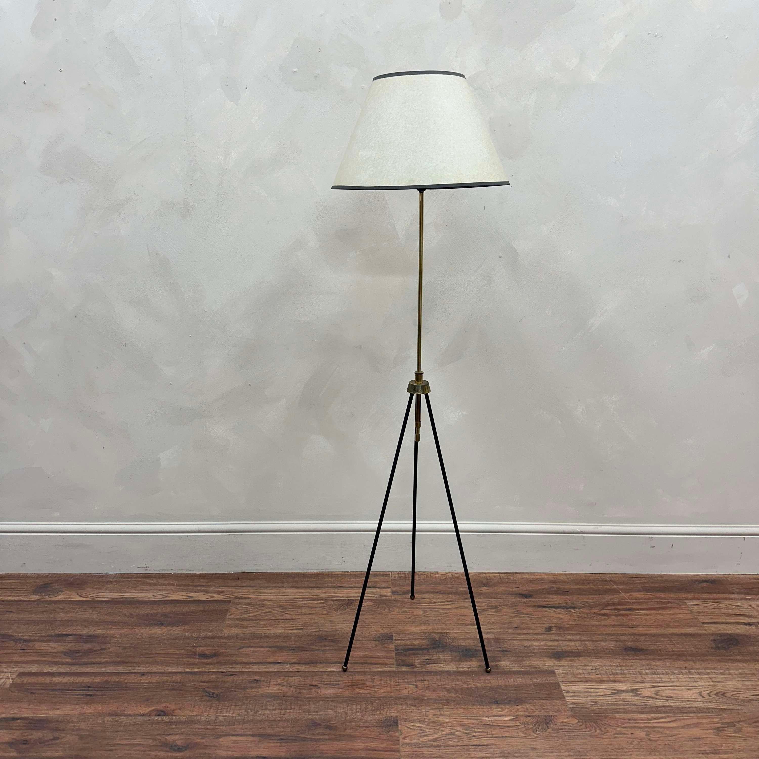 Brass Italian Mid Century Floor Lamp attributed to Stilnovo For Sale