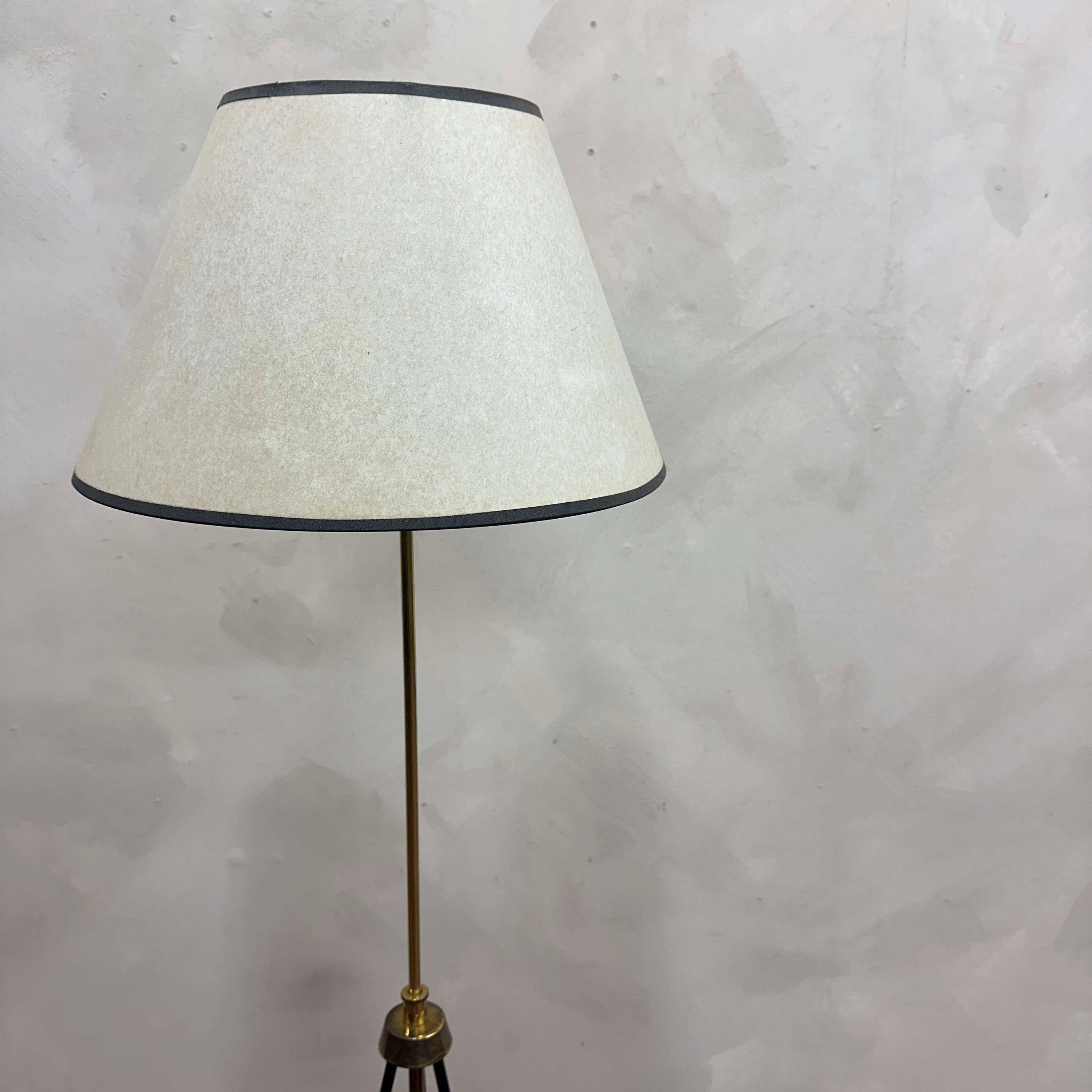Italian Mid Century Floor Lamp attributed to Stilnovo For Sale 3