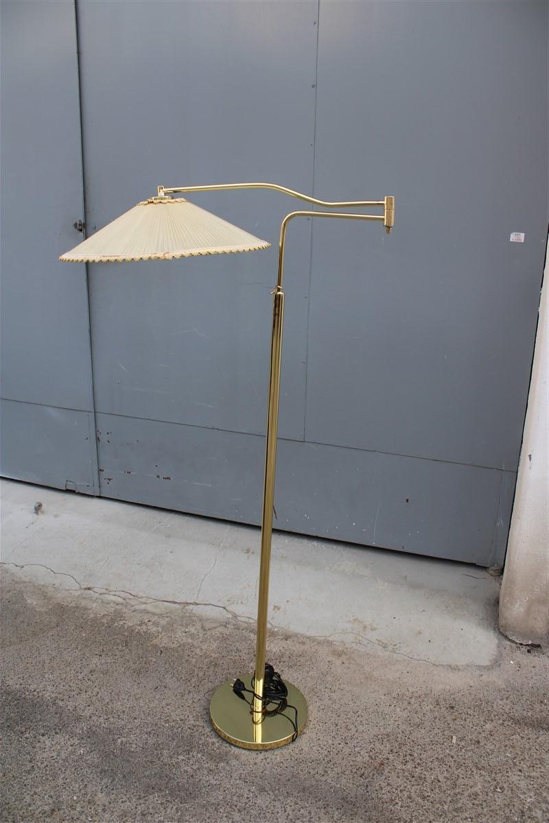 Floor lamp extendable up to cm.130, is height up to cm.195.