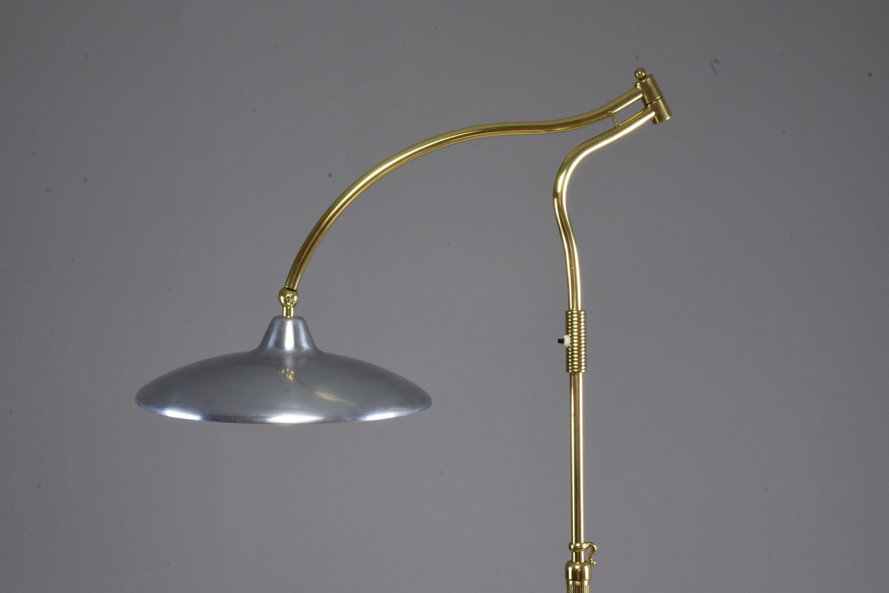 Italian Mid-Century Floor Lamp by Arredoluce, 1950s  1
