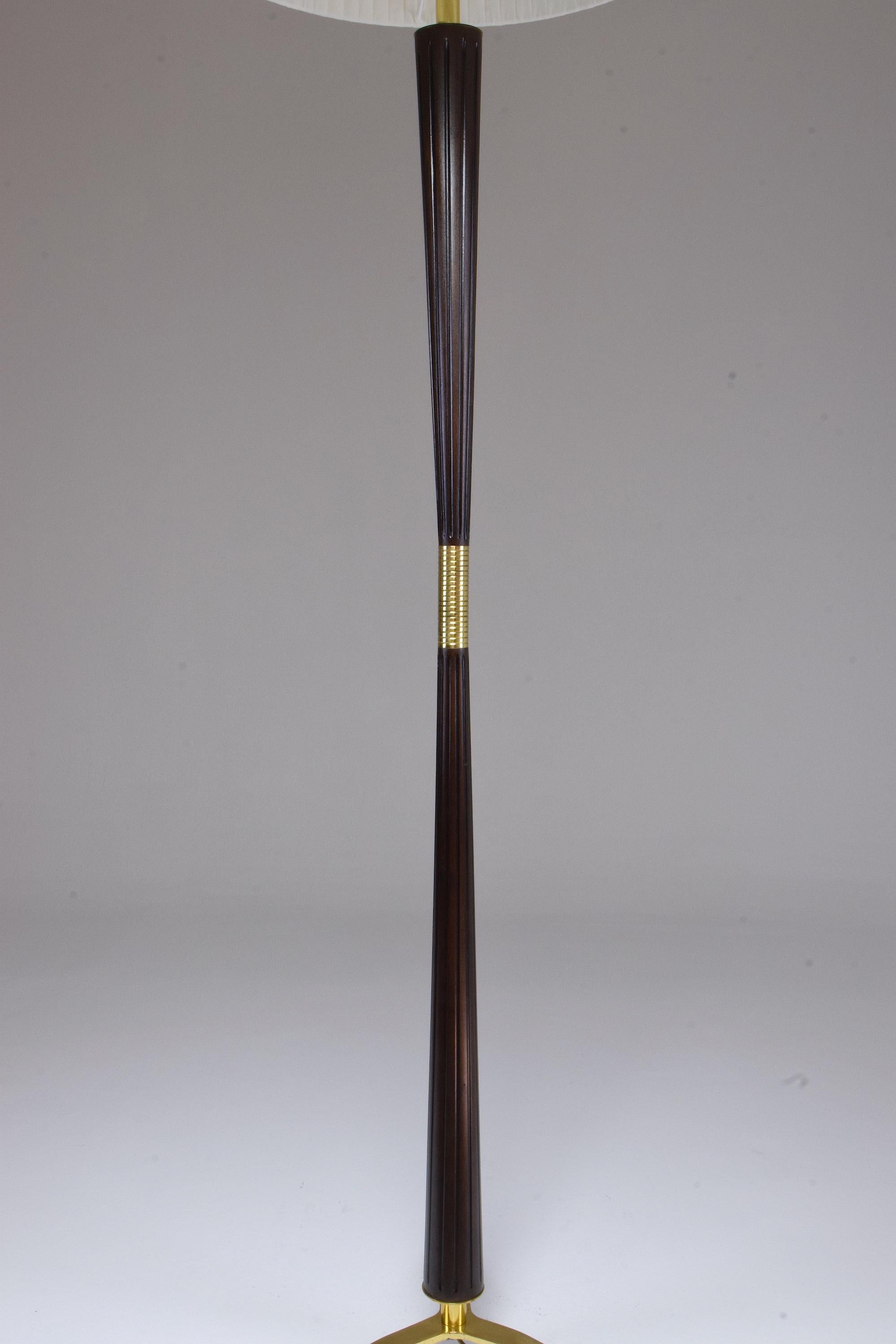 Mid-Century Modern Italian Midcentury Floor Lamp Attributed to Fontana Arte, 1940's 