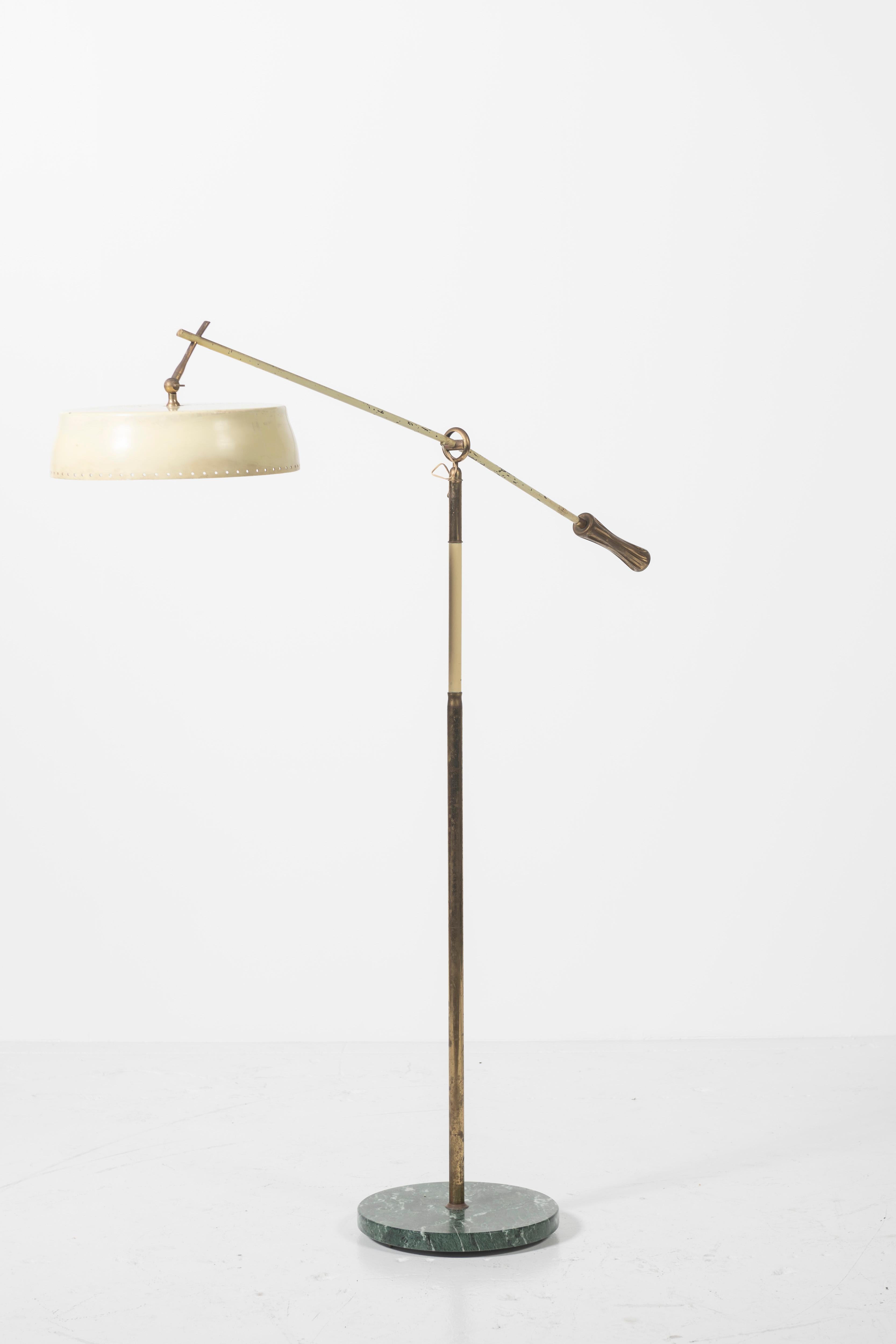 Italian Mid Century Floor Lamp in Brass with Swing Arm and Green Marble Base For Sale 3