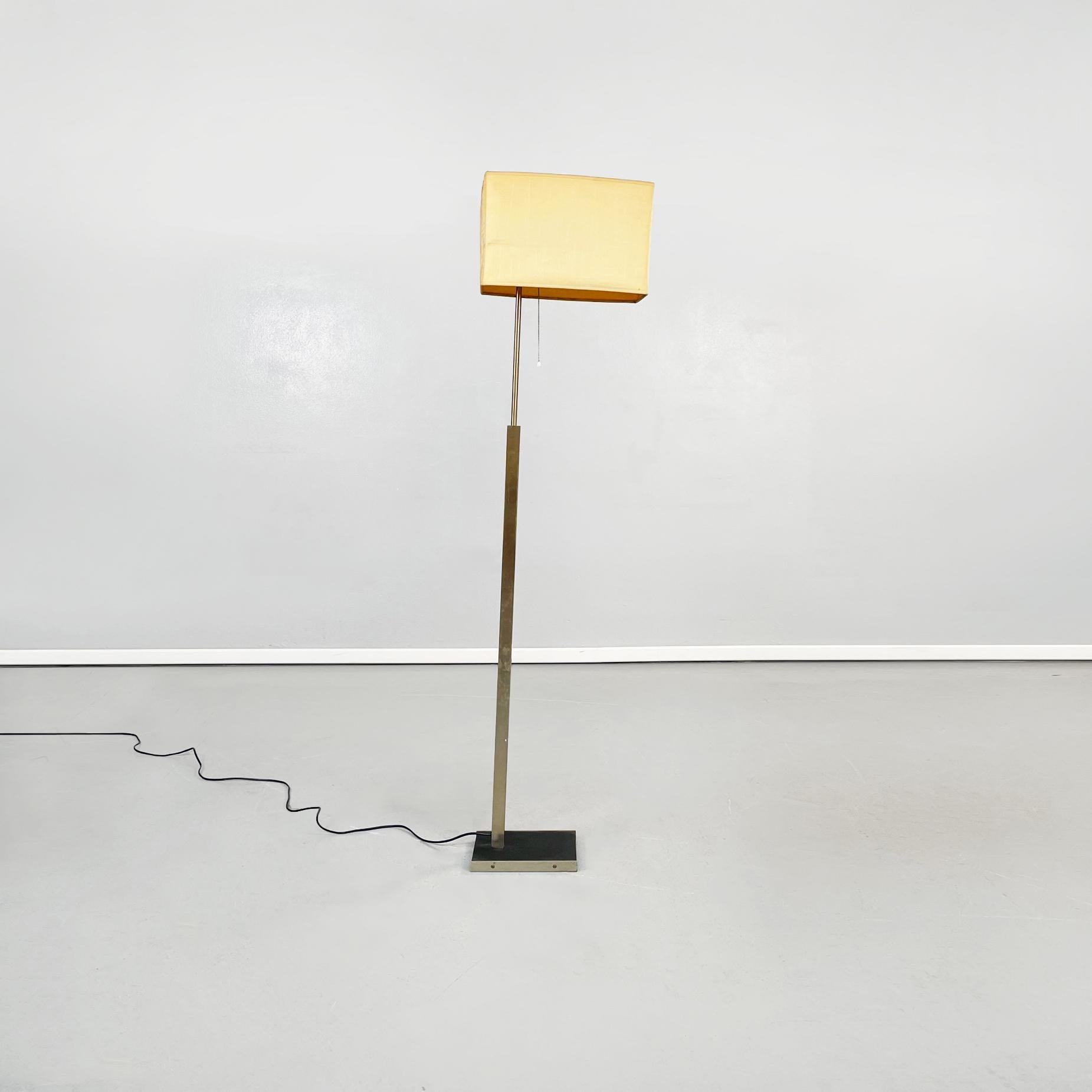 Italian mid-century floor lamp in fabric, leather and brass by Stilnovo, 1970s
Floor lamp with rounded rectangular lampshade, in yellow fabric. The lamp is turned on with a string, present near the bulb. The central structure is composed of a brass