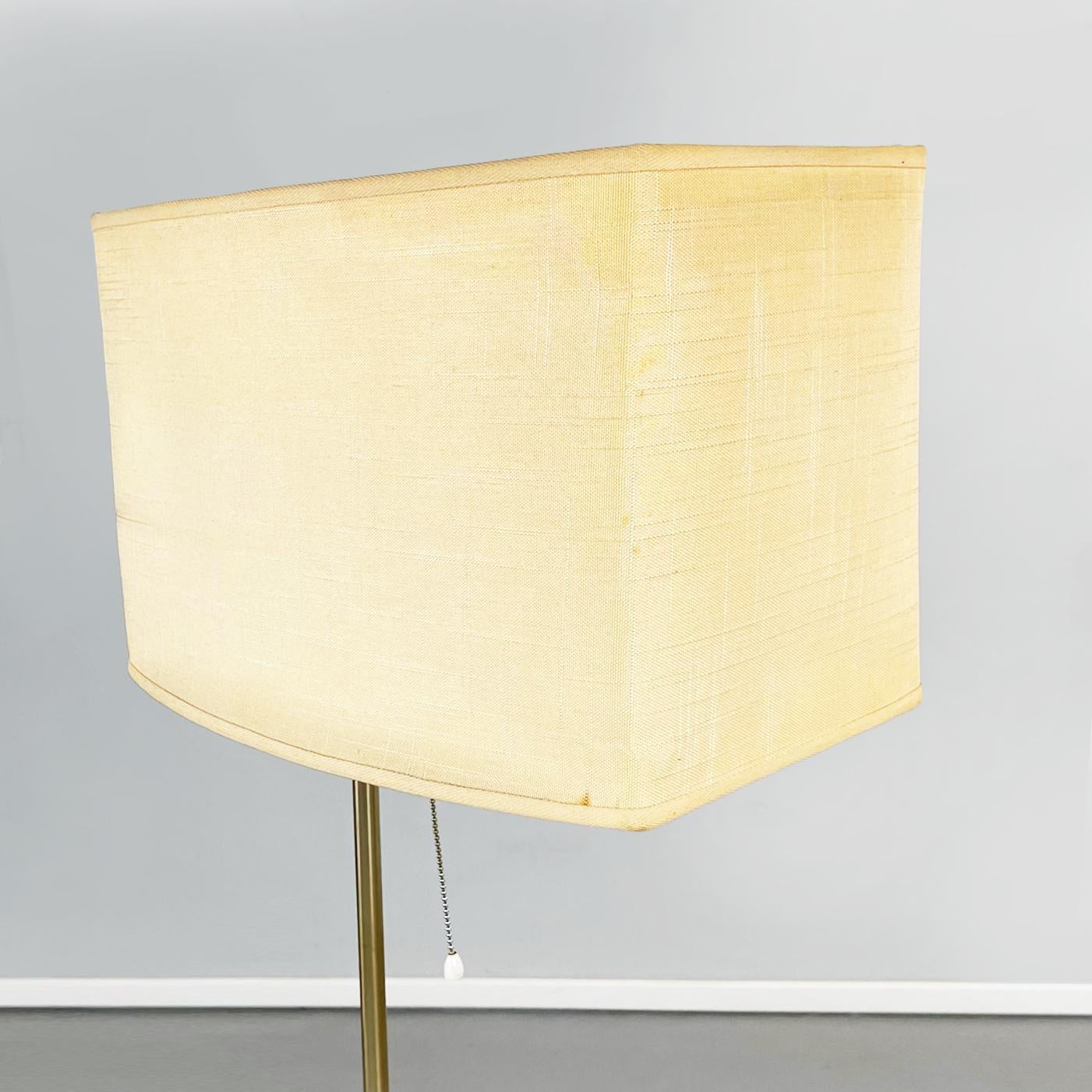 Italian Mid-Century Floor Lamp in Fabric, Leather and Brass by Stilnovo, 1970s In Good Condition For Sale In MIlano, IT