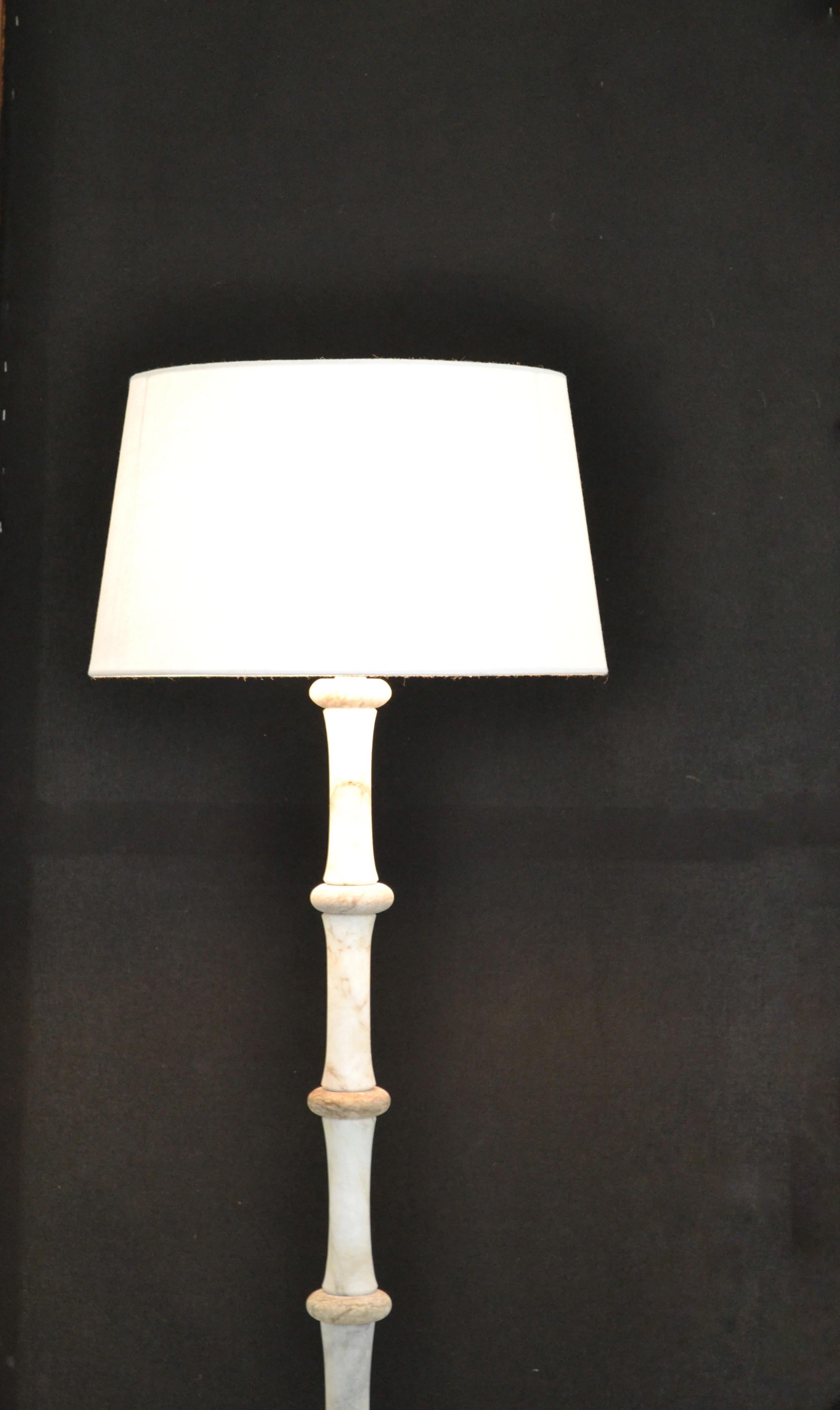 Italian mid century Floor Lamp in Marble - 1960s For Sale 2