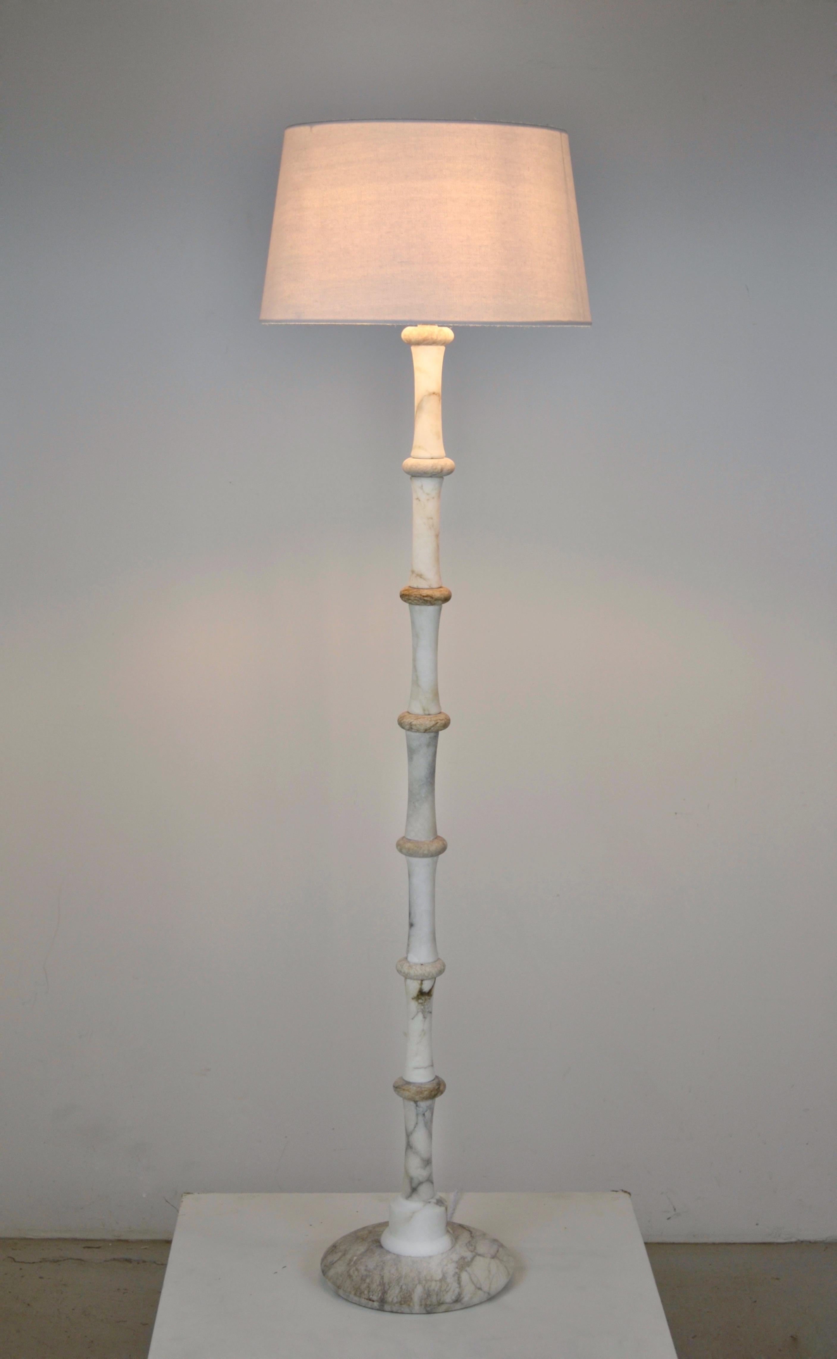 Italian mid century Floor Lamp in Marble - 1960s For Sale 4
