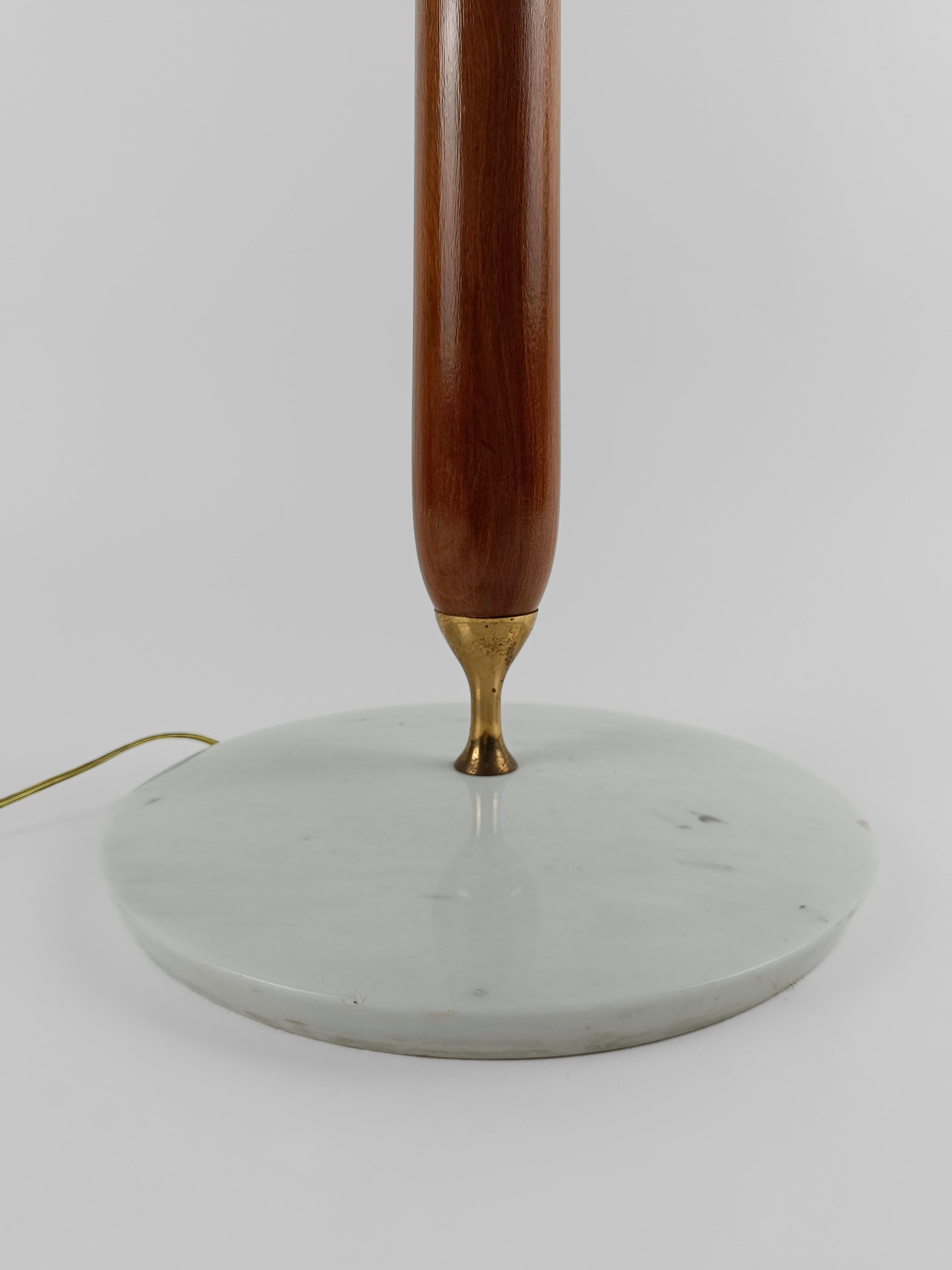 Italian Mid Century Floor Lamp in Solid Wood, Carrara Marble and Brass, 1950s In Good Condition For Sale In Roma, IT