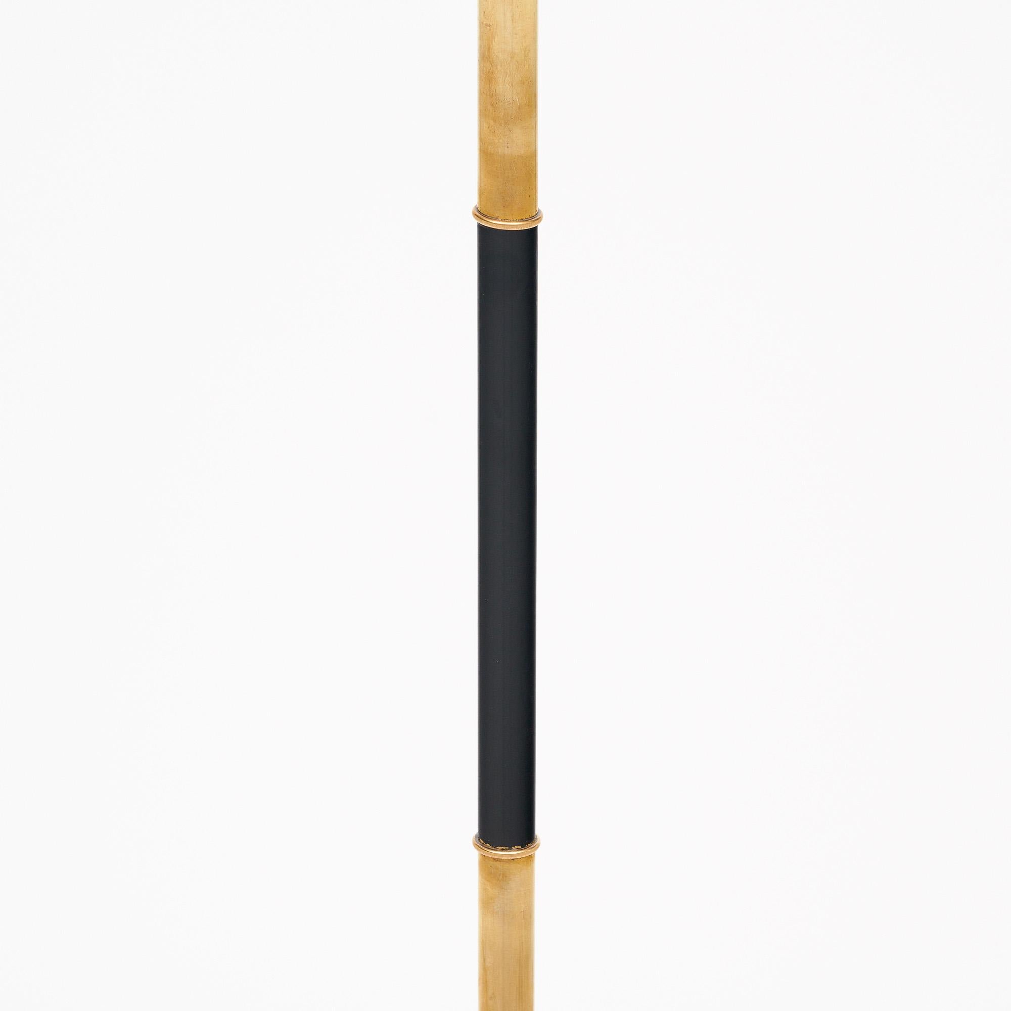 Italienische Stehlampe aus der Mitte des Jahrhunderts in der Art von Stilnovo (Moderne der Mitte des Jahrhunderts) im Angebot