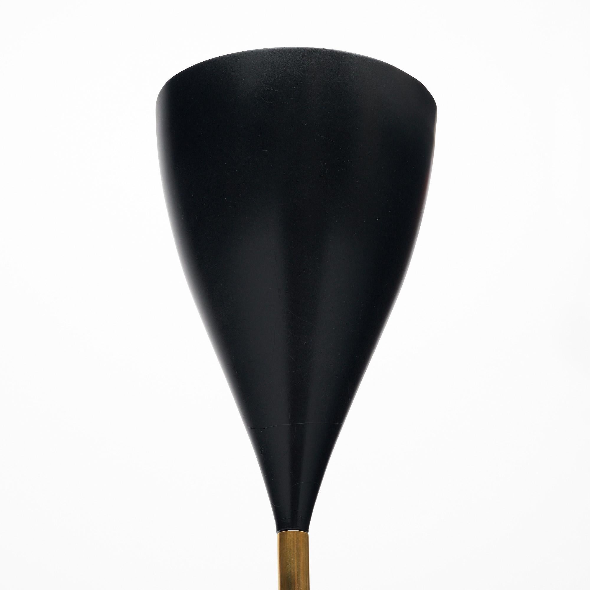 Italienische Stehlampe aus der Mitte des Jahrhunderts in der Art von Stilnovo im Angebot 1