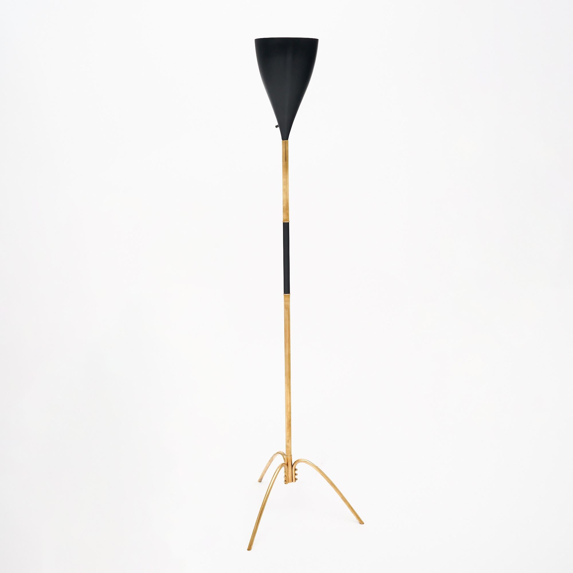 Italienische Stehlampe aus der Mitte des Jahrhunderts in der Art von Stilnovo im Angebot 2