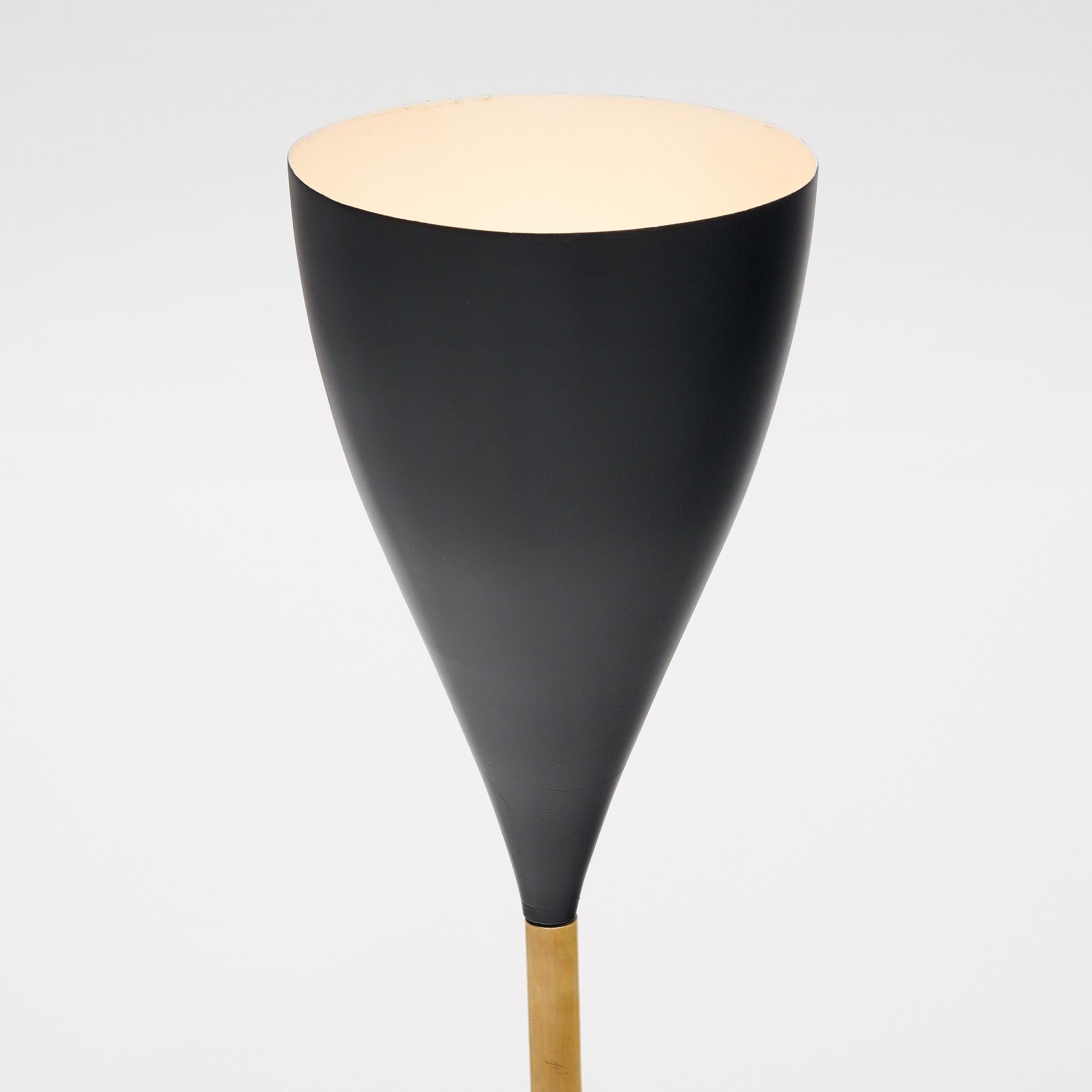 Italienische Stehlampe aus der Mitte des Jahrhunderts in der Art von Stilnovo im Angebot 3