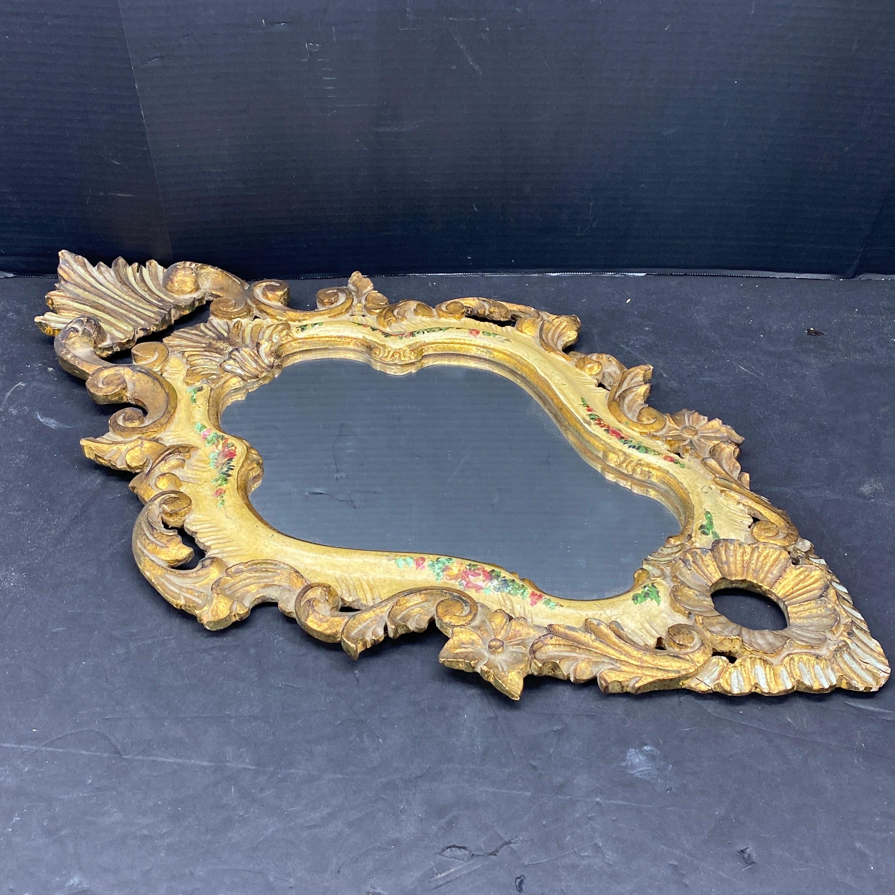Specchio da parete in legno dorato, anni '50, Florentine, metà del secolo scorso In condizioni buone in vendita a Haddonfield, NJ