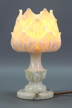Italian Mid-Century Flower-Shaped White Alabaster Table Lamp or Mood Lamp, 1950s