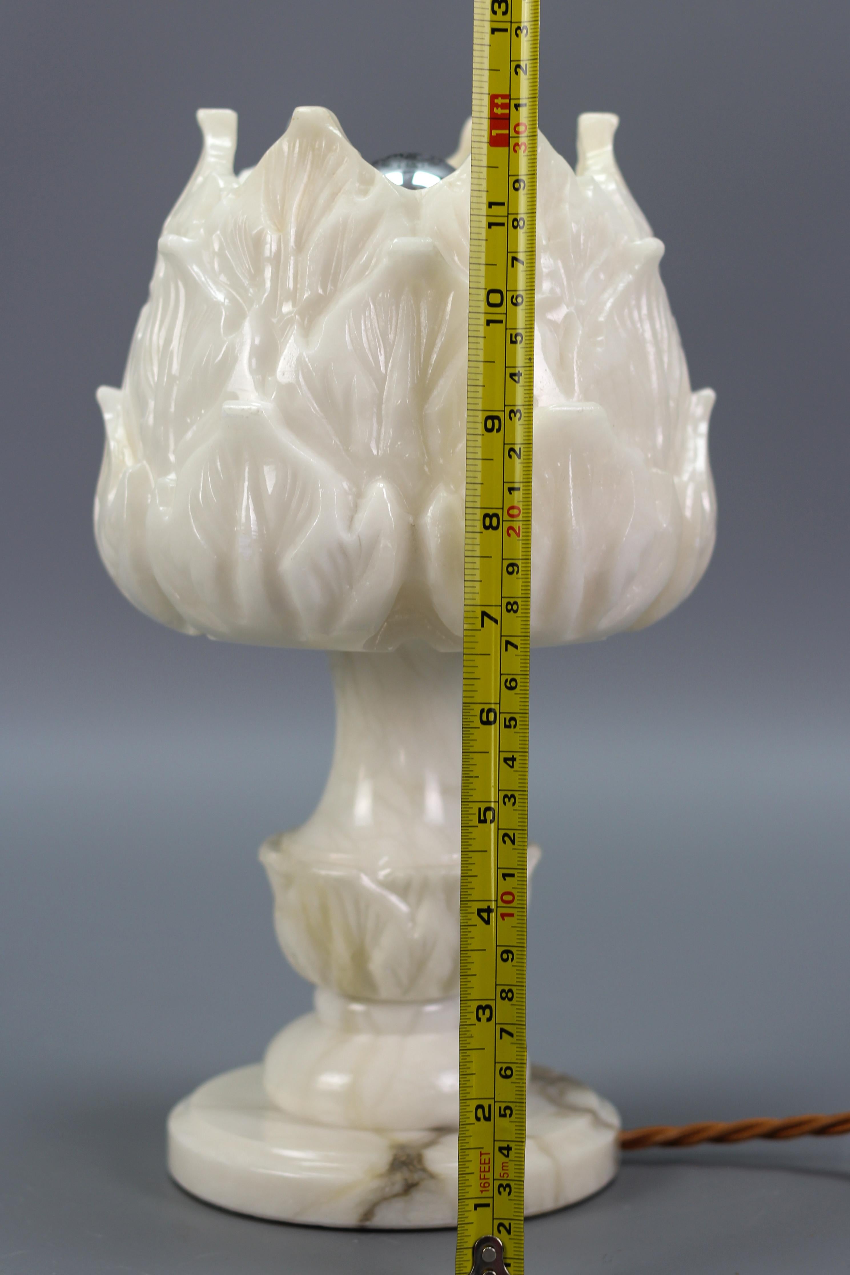 Italian Mid-Century Flower-Shaped White Alabaster Table Lamp or Mood Lamp, 1950s For Sale 13