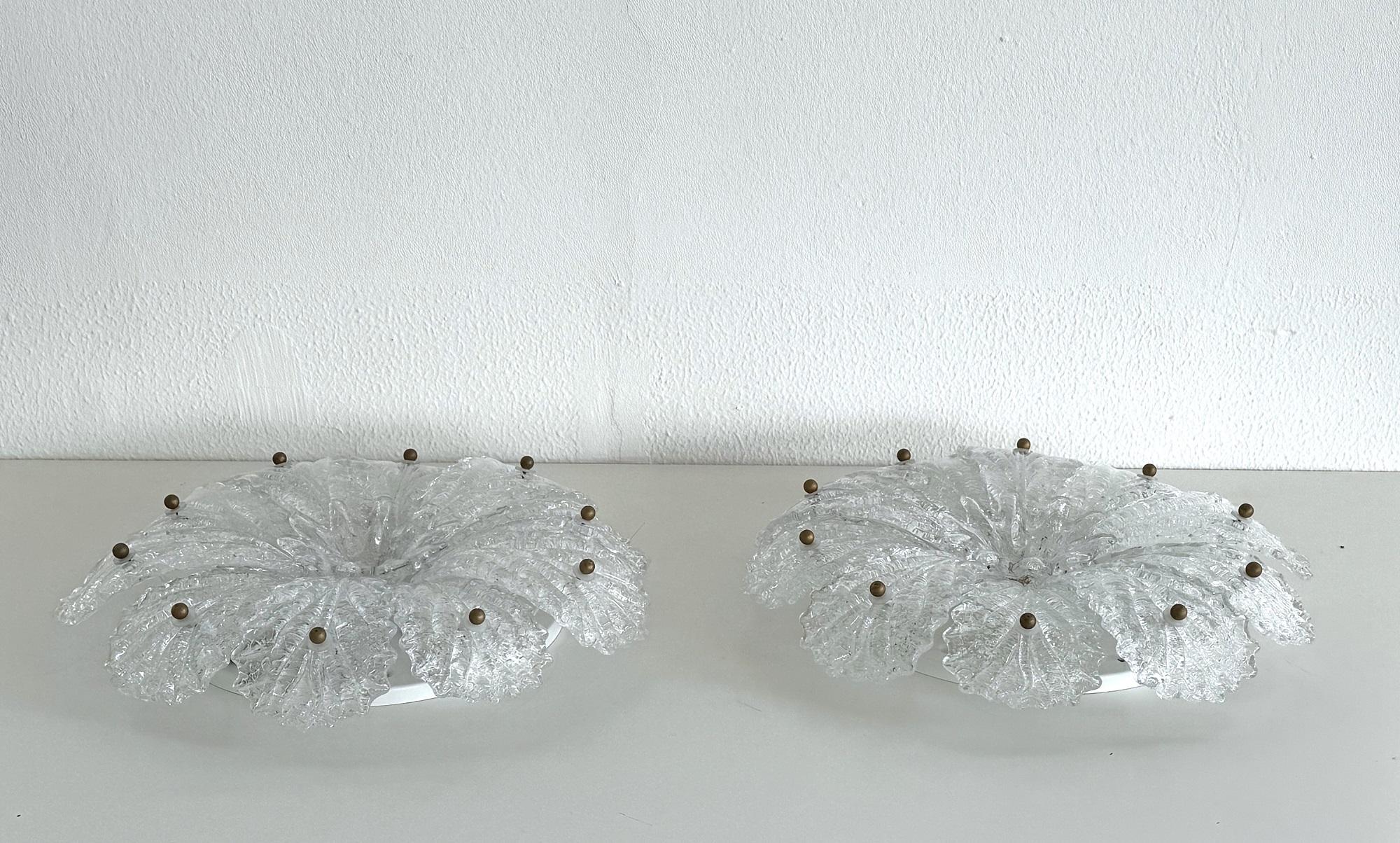 Araña italiana a ras de suelo de mediados de siglo con cristal de Murano granulado, años 70 en venta 1