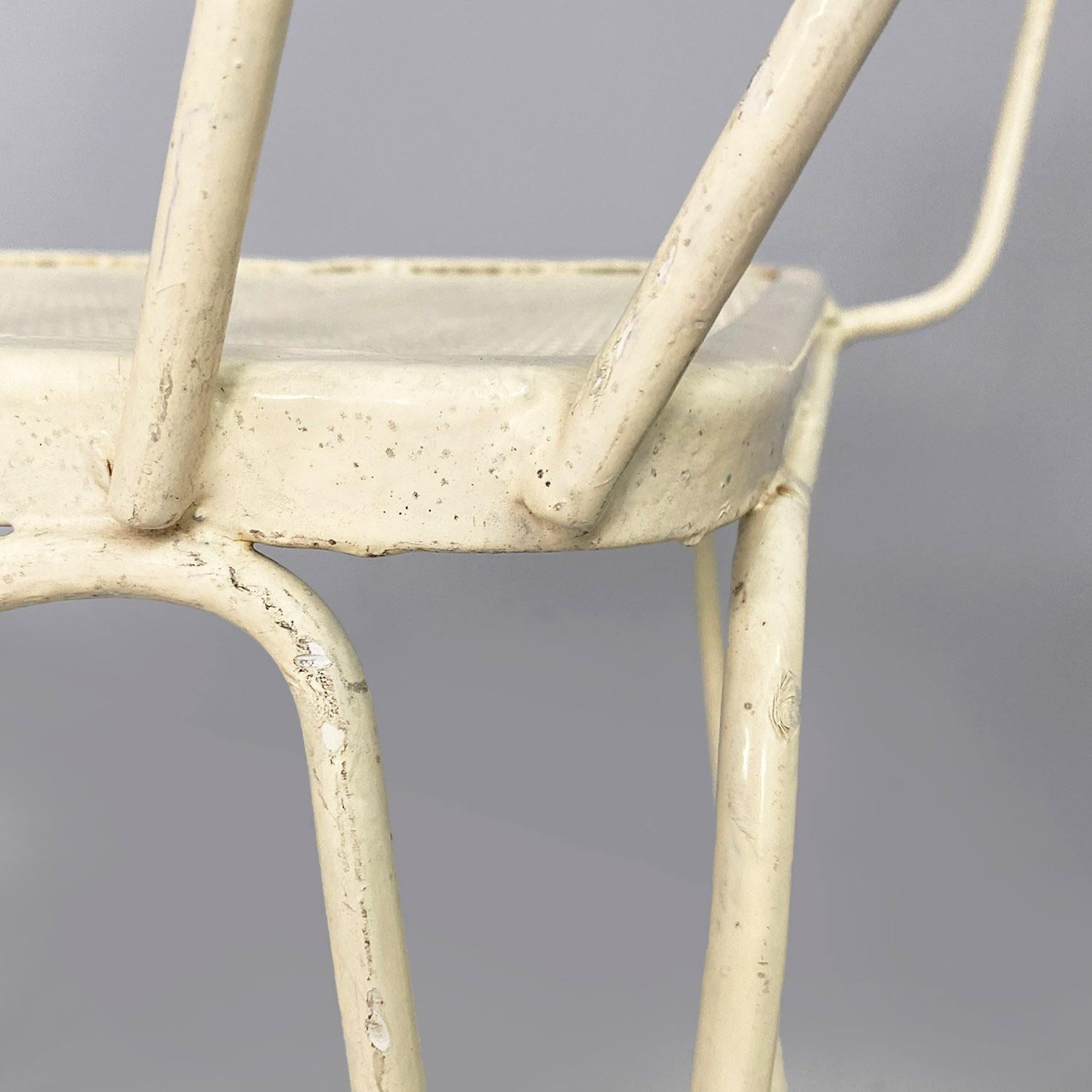 Italian mid-century four white wrought iron outdoor chairs with curls, 1960s In Good Condition For Sale In MIlano, IT
