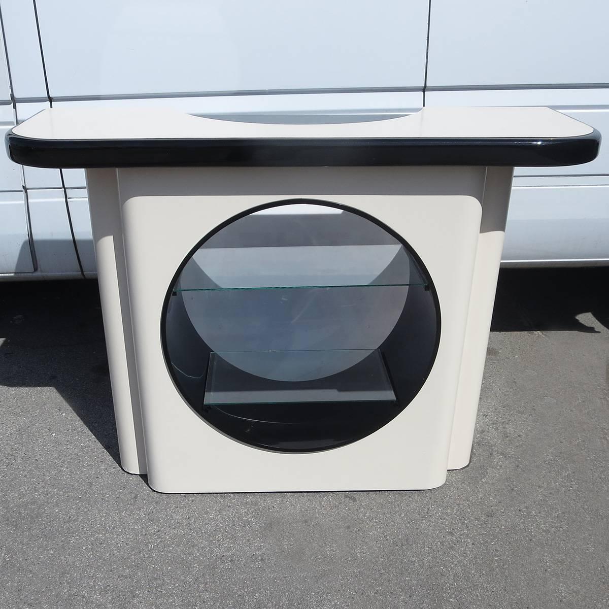 This wonderful bar is free standing, and easy to place anywhere. There is a very stylized porthole opening in the centre, with two shelves. You can access this area from the front or the rear of the bar. There are twelve bottle holders on the bar
