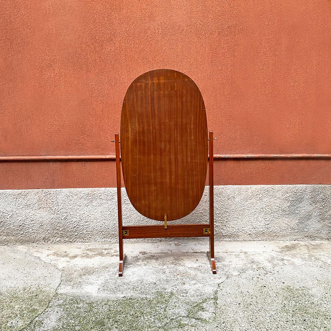 Italian Mid Century Free-Standing, Full Lenght, Oval Wood Floor Mirror, 1950s In Good Condition For Sale In MIlano, IT