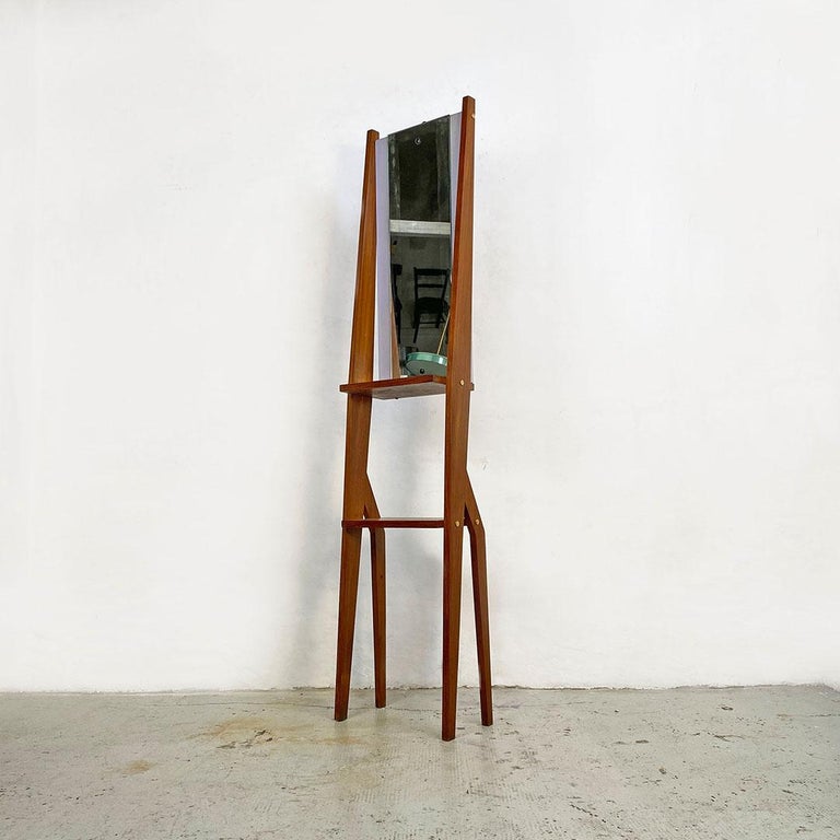 Italian Mid-Century Freestanding Full-Length Mirror with Wooden Structure, 1960s In Good Condition For Sale In MIlano, IT