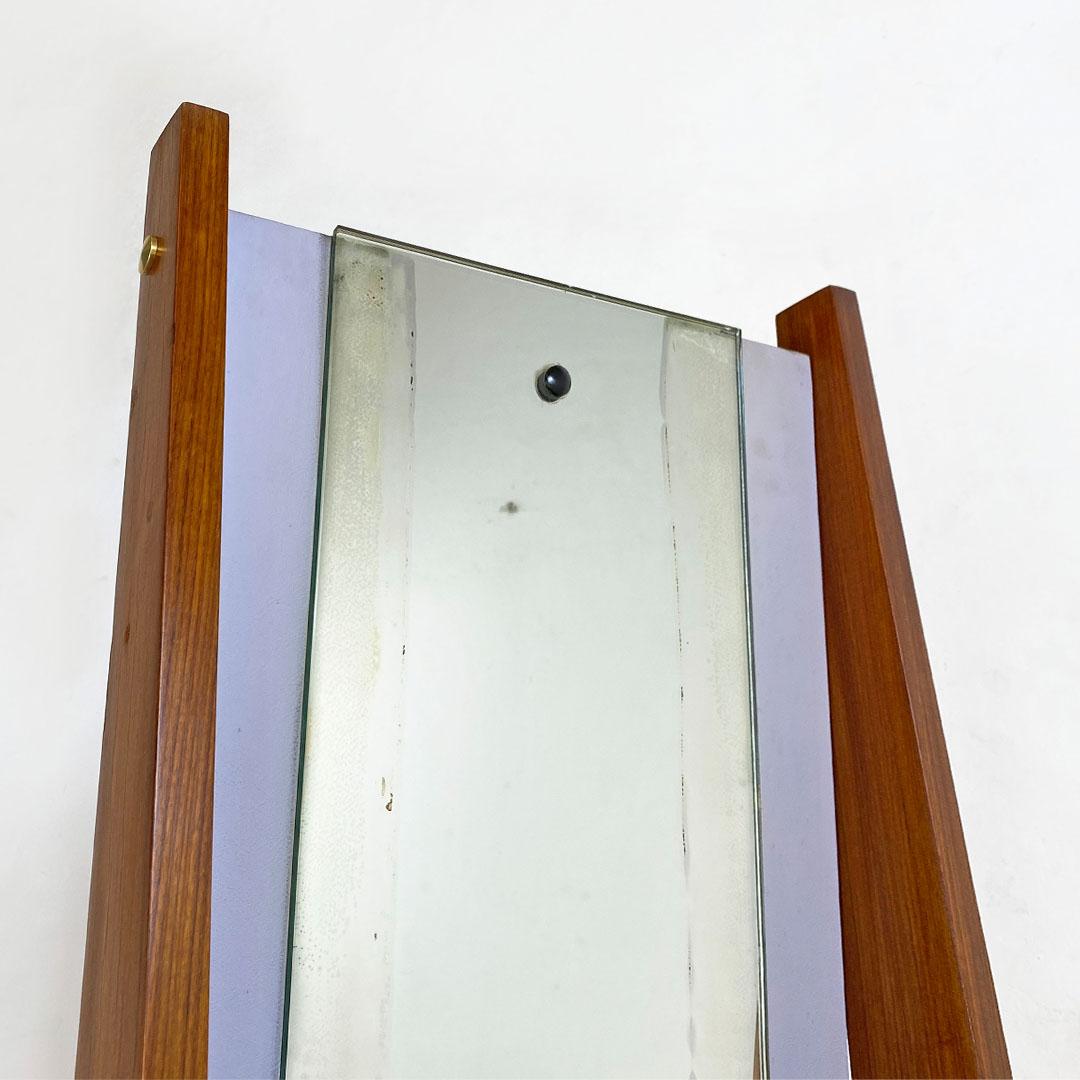 Specchio indipendente a figura intera della metà del secolo scorso con struttura in legno, anni '60 In condizioni buone in vendita a MIlano, IT