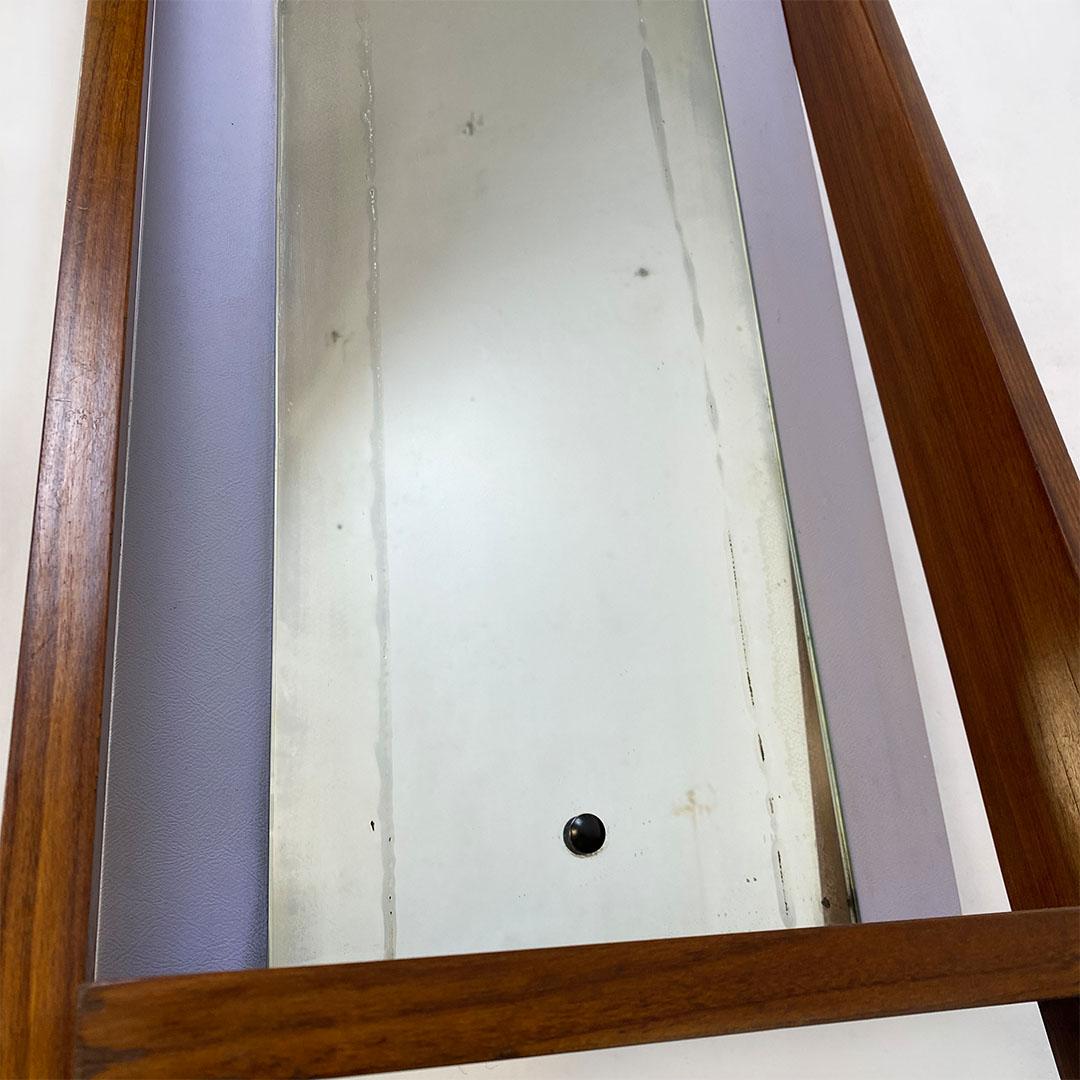 Metà XX secolo Specchio indipendente a figura intera della metà del secolo scorso con struttura in legno, anni '60 in vendita