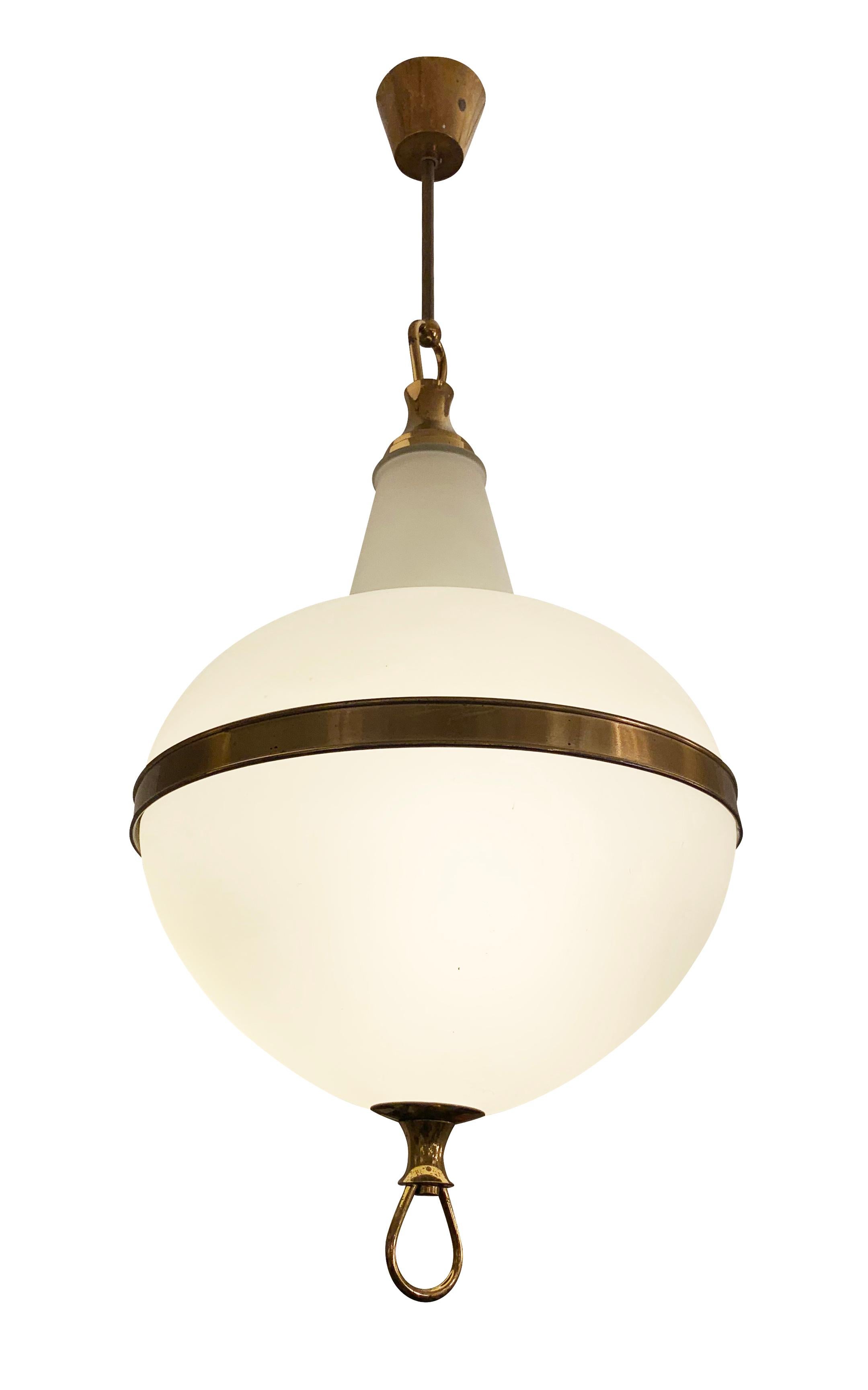 Elegant Italian midcentury pendant with frosted glass diffusers and brass hardware.

Condition: Excellent vintage condition, minor wear consistent with age and use.

Diameter: 14”

Height: 32”.