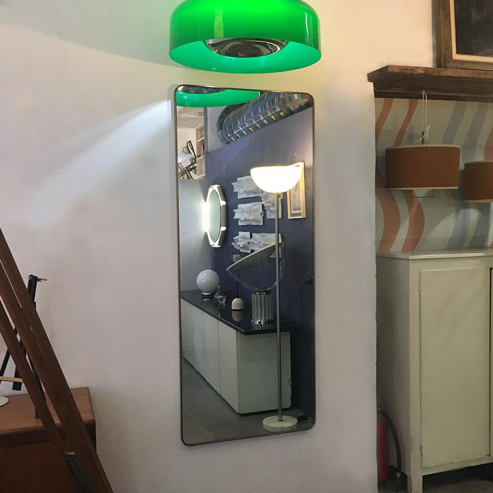 Italian midcentury full figure mirror with brass frame, 1950s
Big mirror dating to the 1950s. Full figure mirror, with rounded angles and brass frame. Small defect on the corner below.
Good condition
Measures: 70 x 3 x 171 H cm.