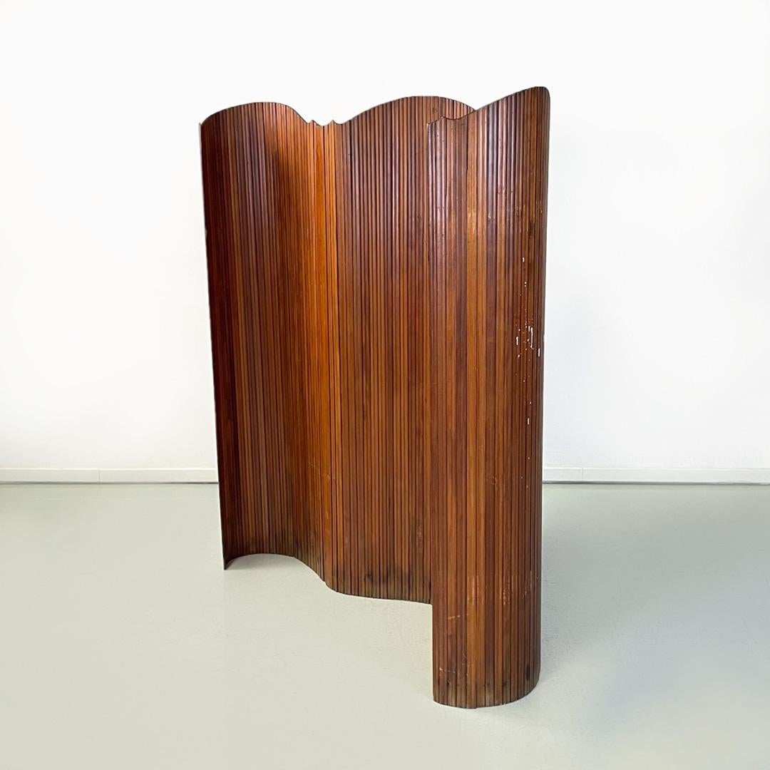 Italian Midcentury Fully Articulated Wooden Strips Screen, 1960s In Good Condition In MIlano, IT