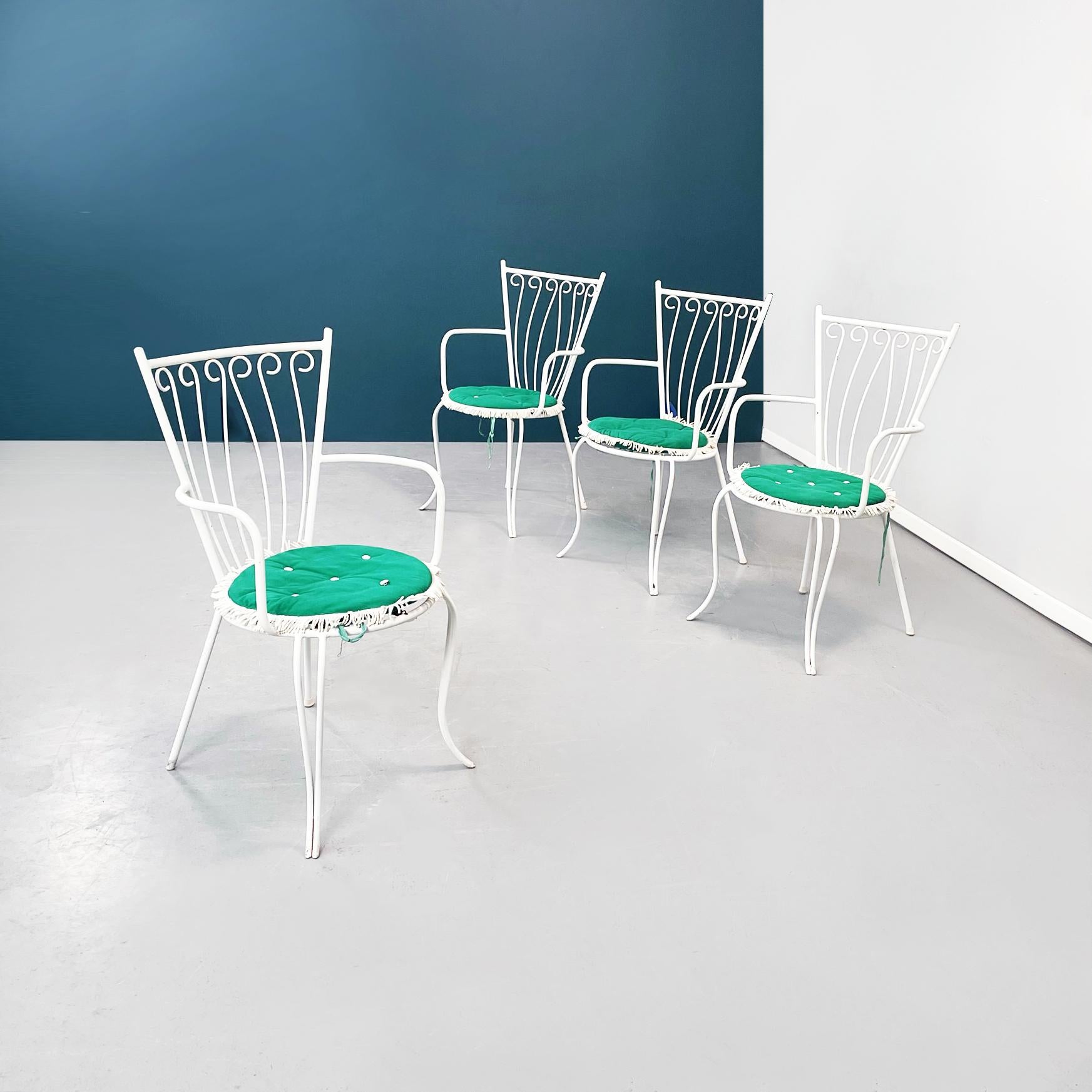 Italian mid-century Garden chairs table in white iron, glass and fabric, 1960s.
Garden set consisting of 4 chairs and a table. The outdoor chairs are in white painted wrought iron. The round seat is made up of a series of springs on which a padded