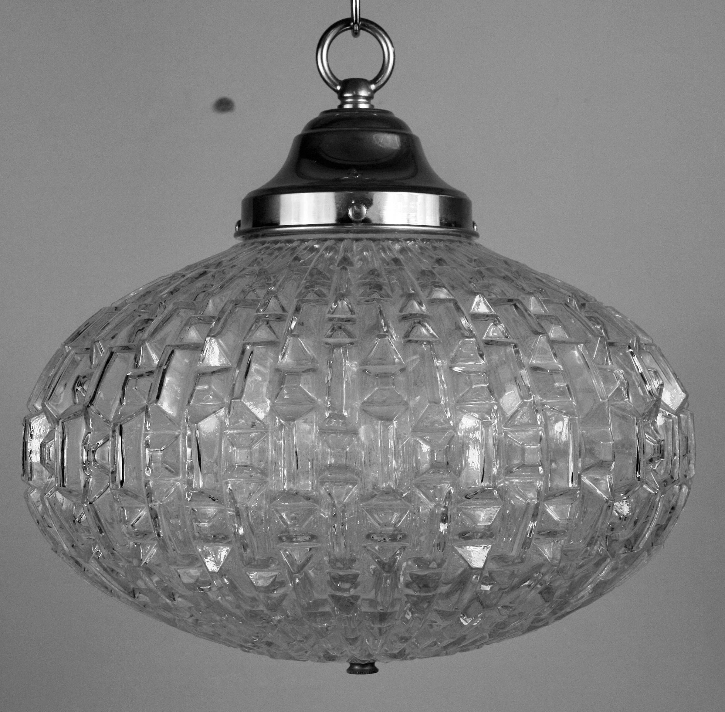 1614 Italian  midcentury ovoid shaped geometric glass pendant
Size glass: 8 H x 12 W
Two available
Priced individually
Supplied with 2feet of chain and canopy.