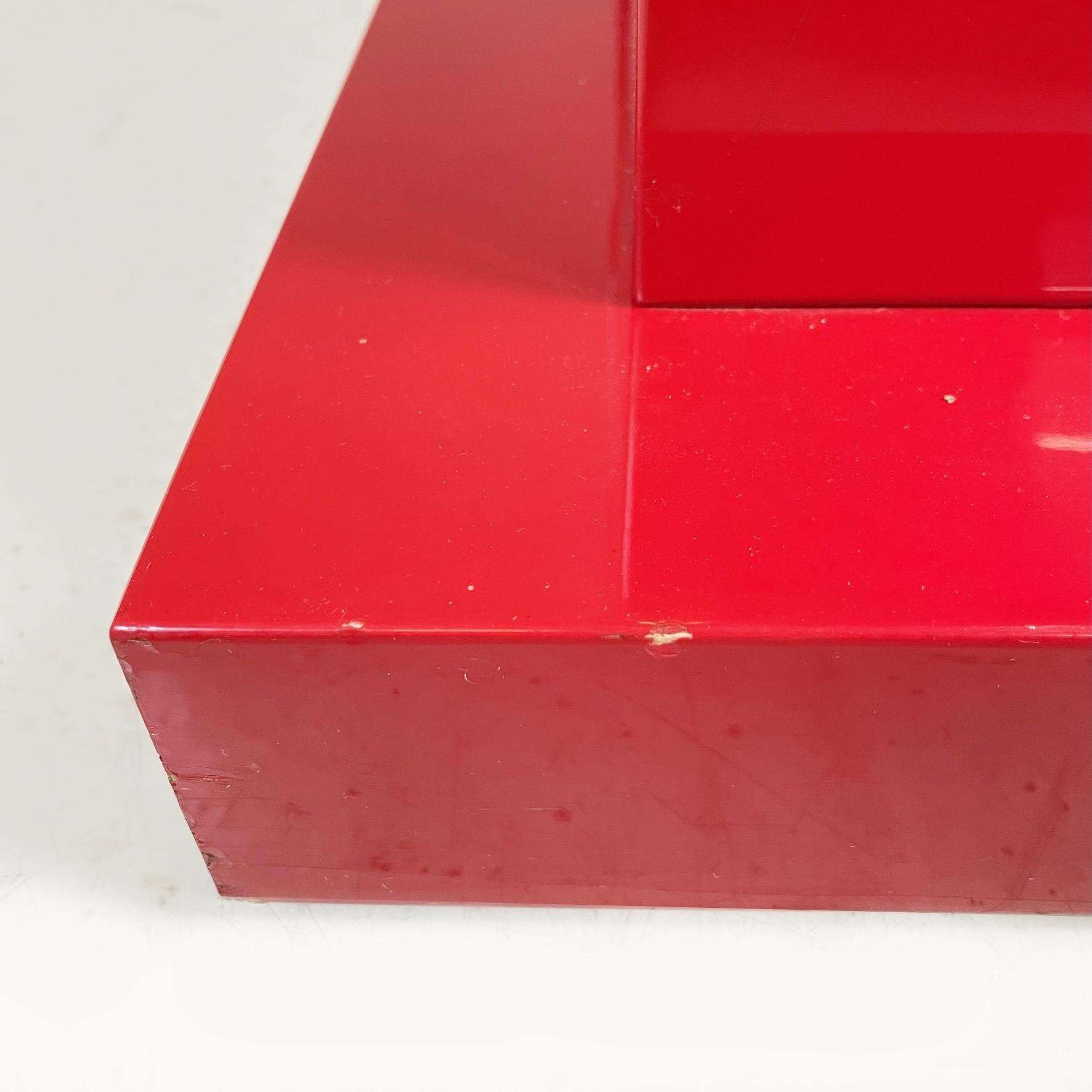Italian Midcentury Geometric Pedestal in Red Lacquered Wood, 1980s For Sale 6