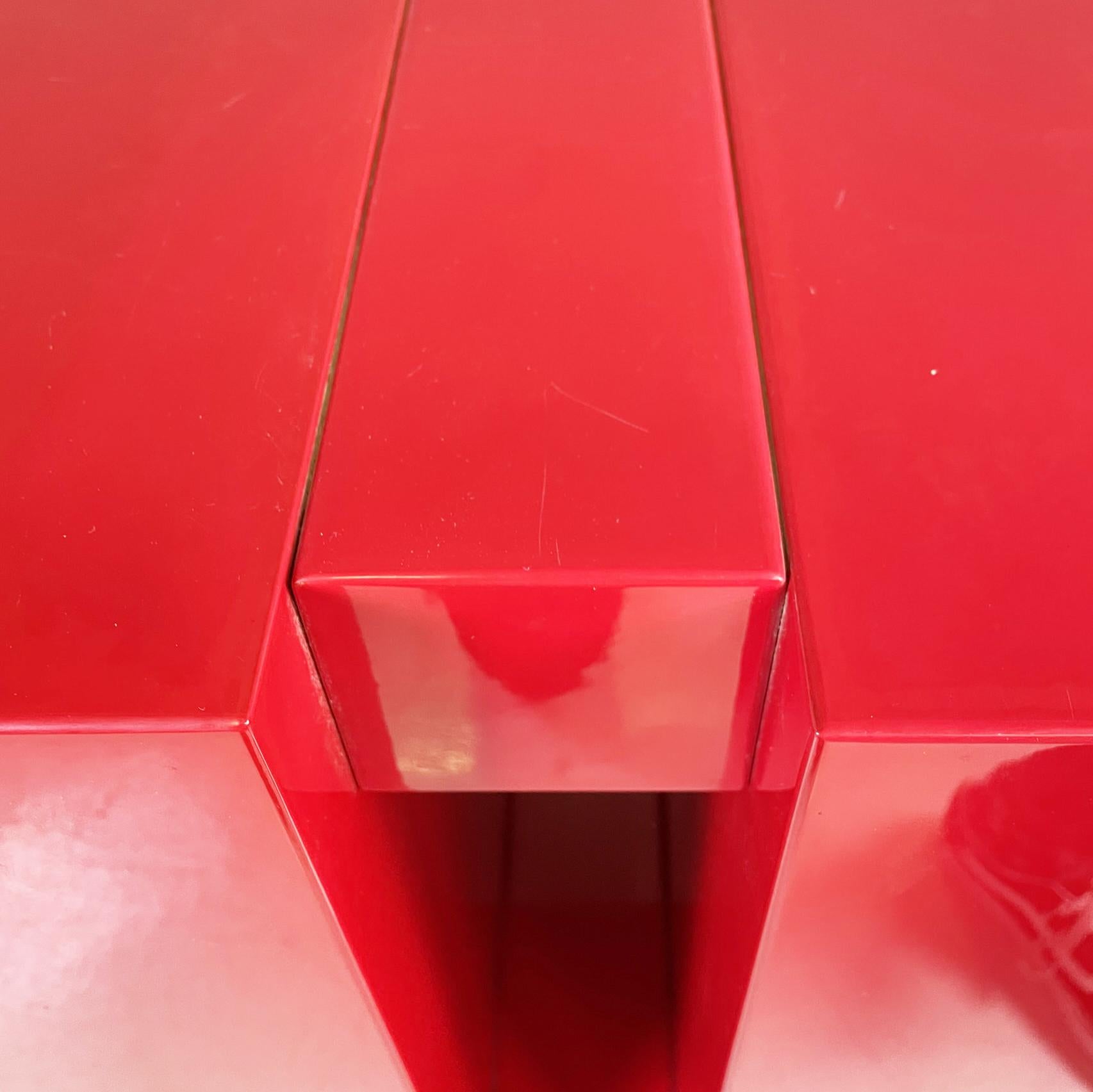 Italian Midcentury Geometric Pedestal in Red Lacquered Wood, 1980s For Sale 2