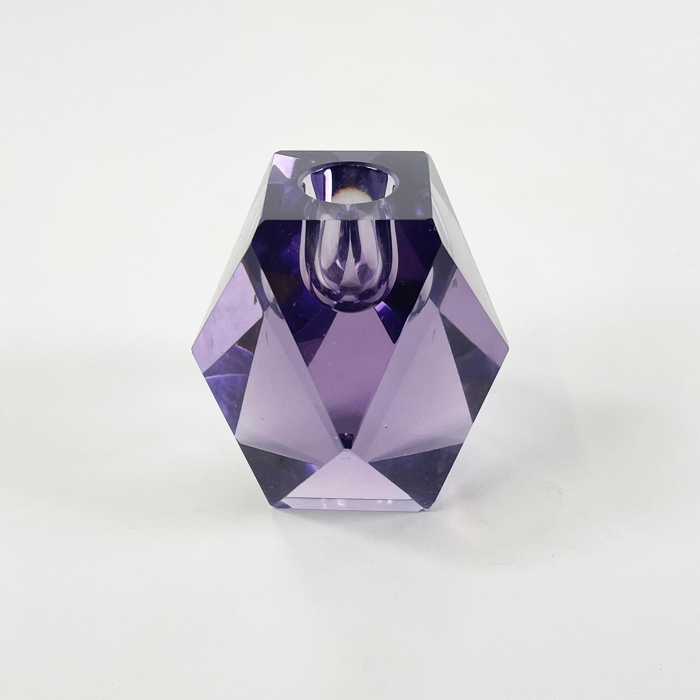 Italian Mid-Century modern Geometrical single flame candle holder in alexandrite, 1970s
Single flame candle holder with geometric polyhedral structure entirely of purple alexandrite.
1970 approx.
Good condition, light scratches.
Measurements in cm