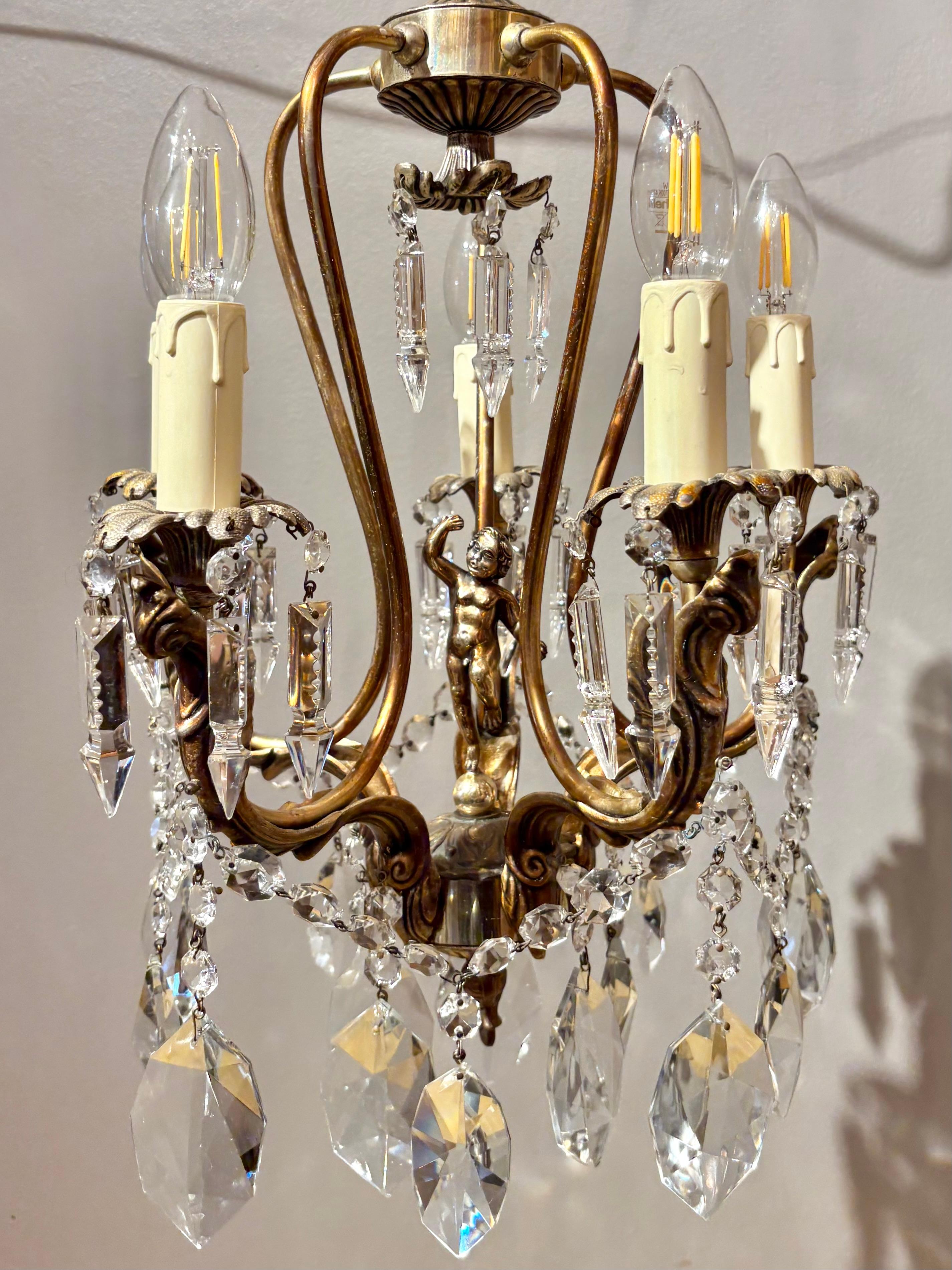 Lustre italien du milieu du siècle en laiton doré et cristal de Bohème Bon état - En vente à Los Angeles, CA