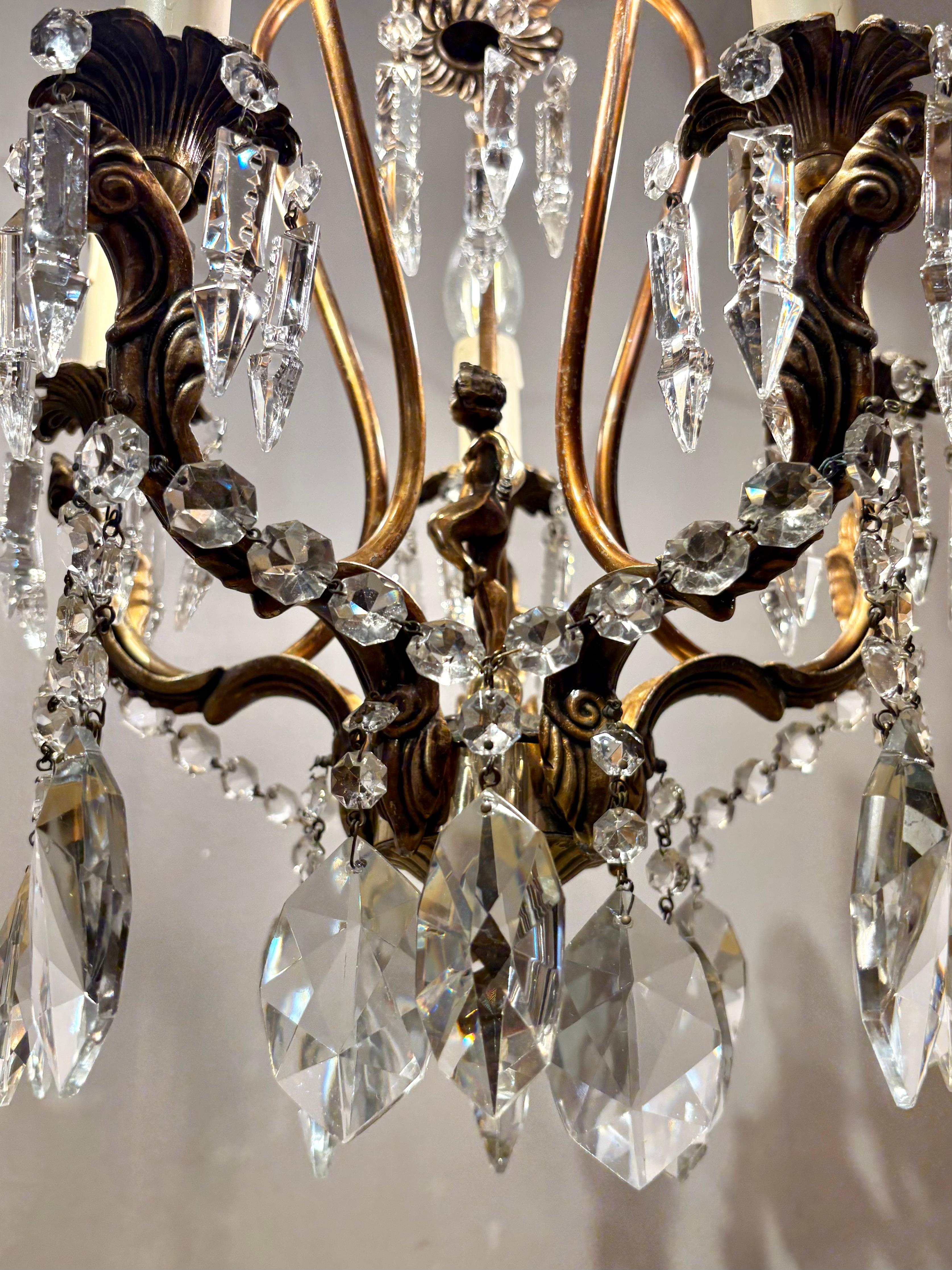 20ième siècle Lustre italien du milieu du siècle en laiton doré et cristal de Bohème en vente