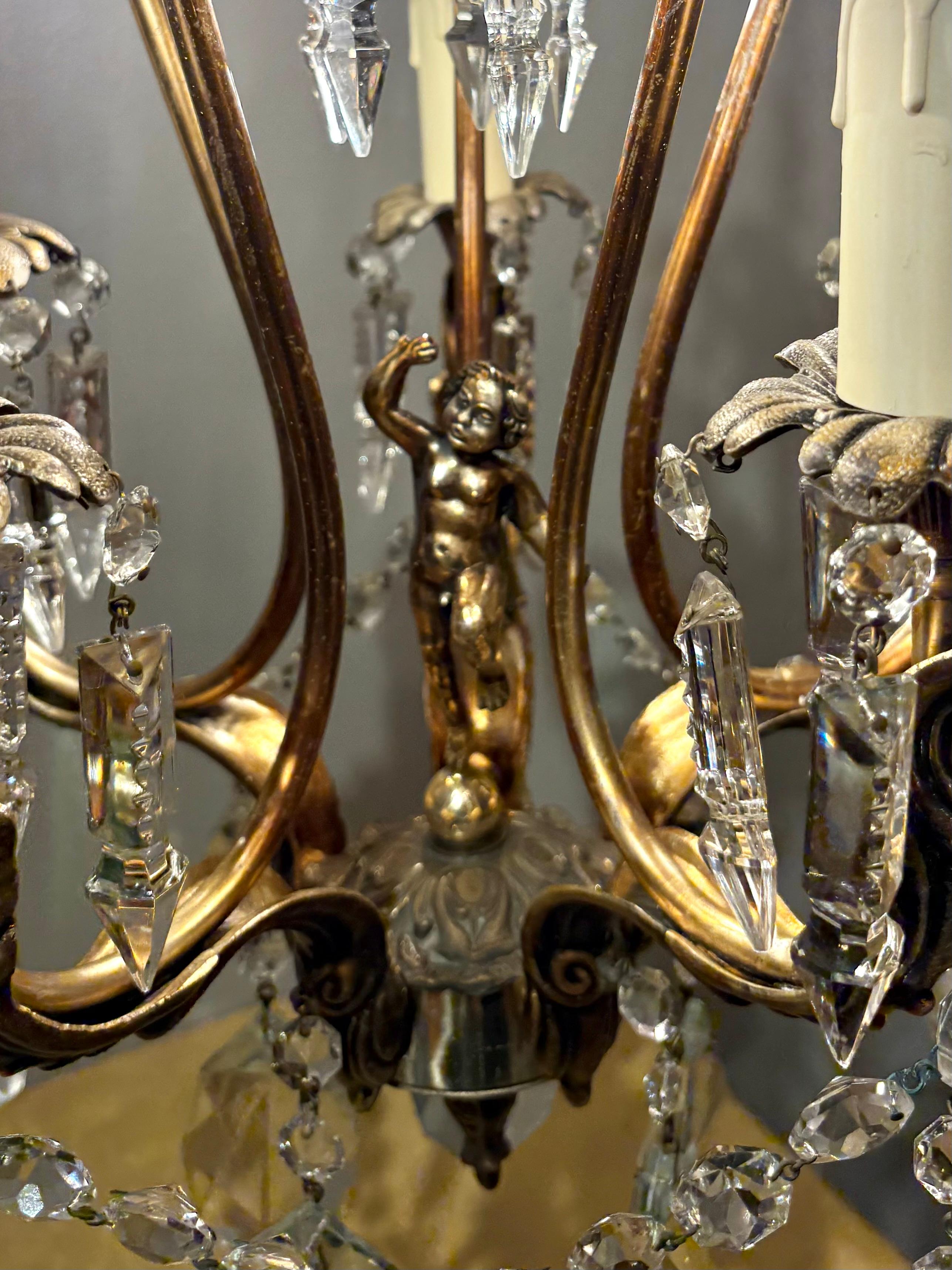 Lustre italien du milieu du siècle en laiton doré et cristal de Bohème en vente 1