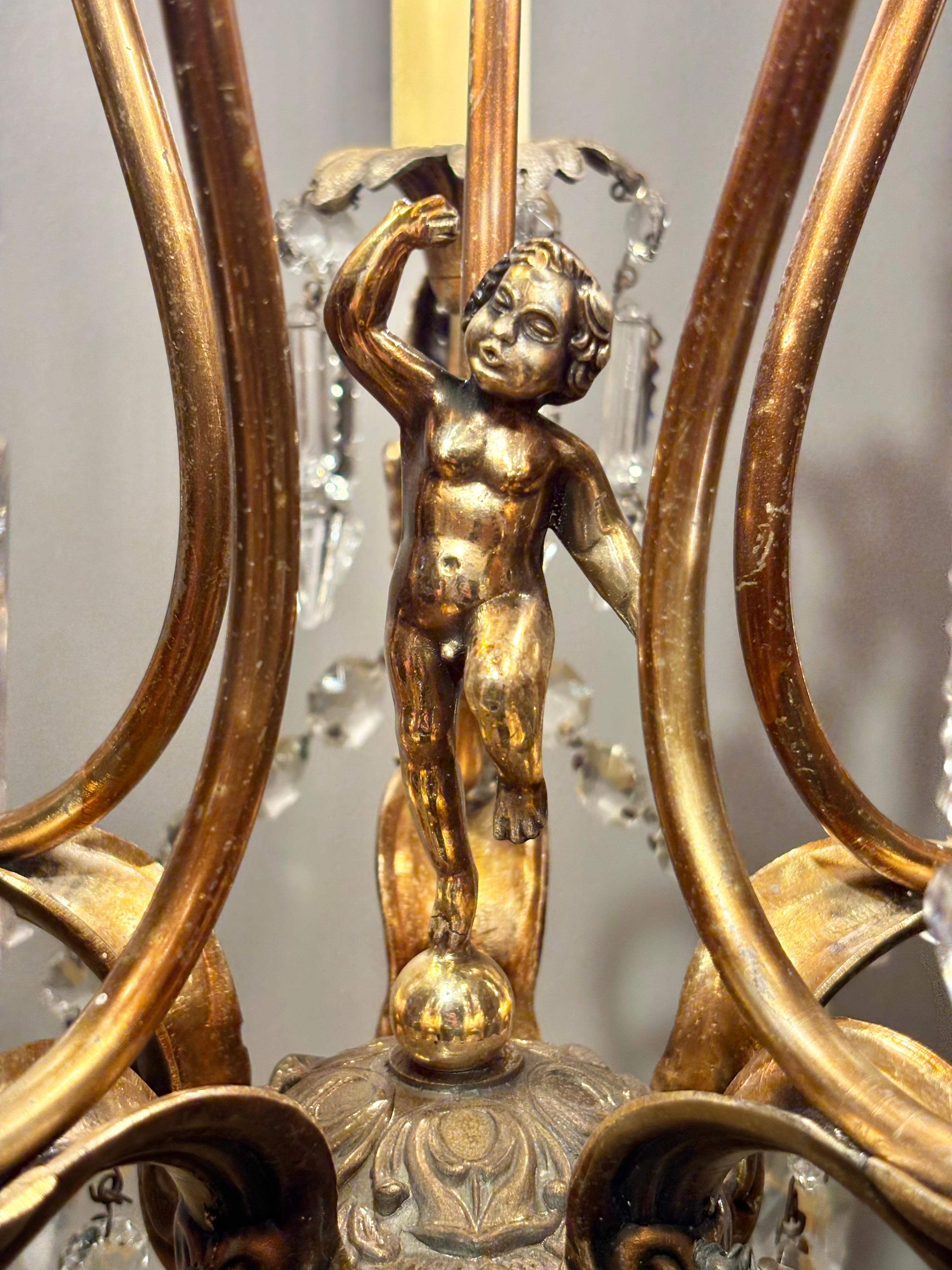 Lustre italien du milieu du siècle en laiton doré et cristal de Bohème en vente 2