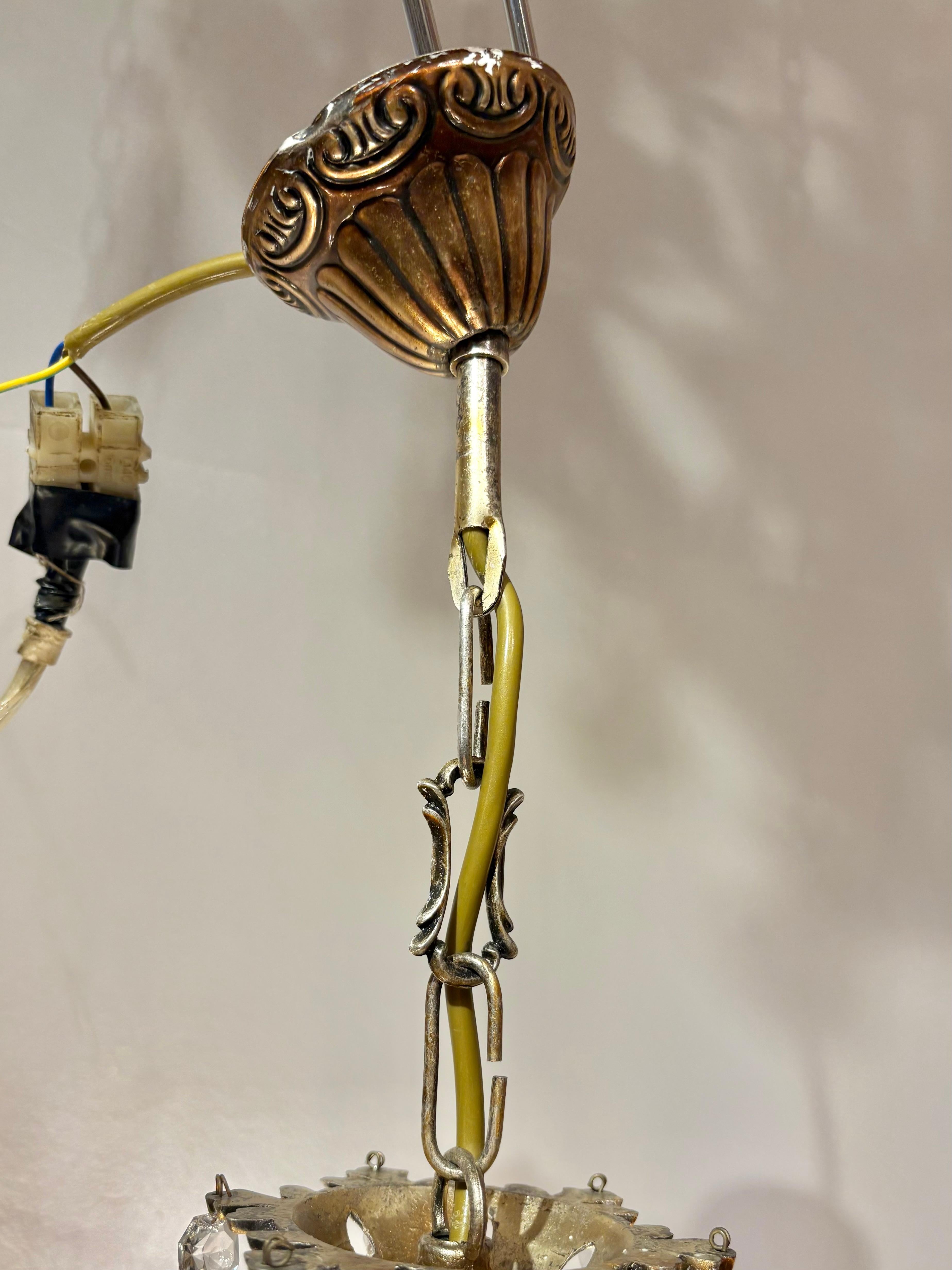 Lustre italien du milieu du siècle en laiton doré et cristal de Bohème en vente 4