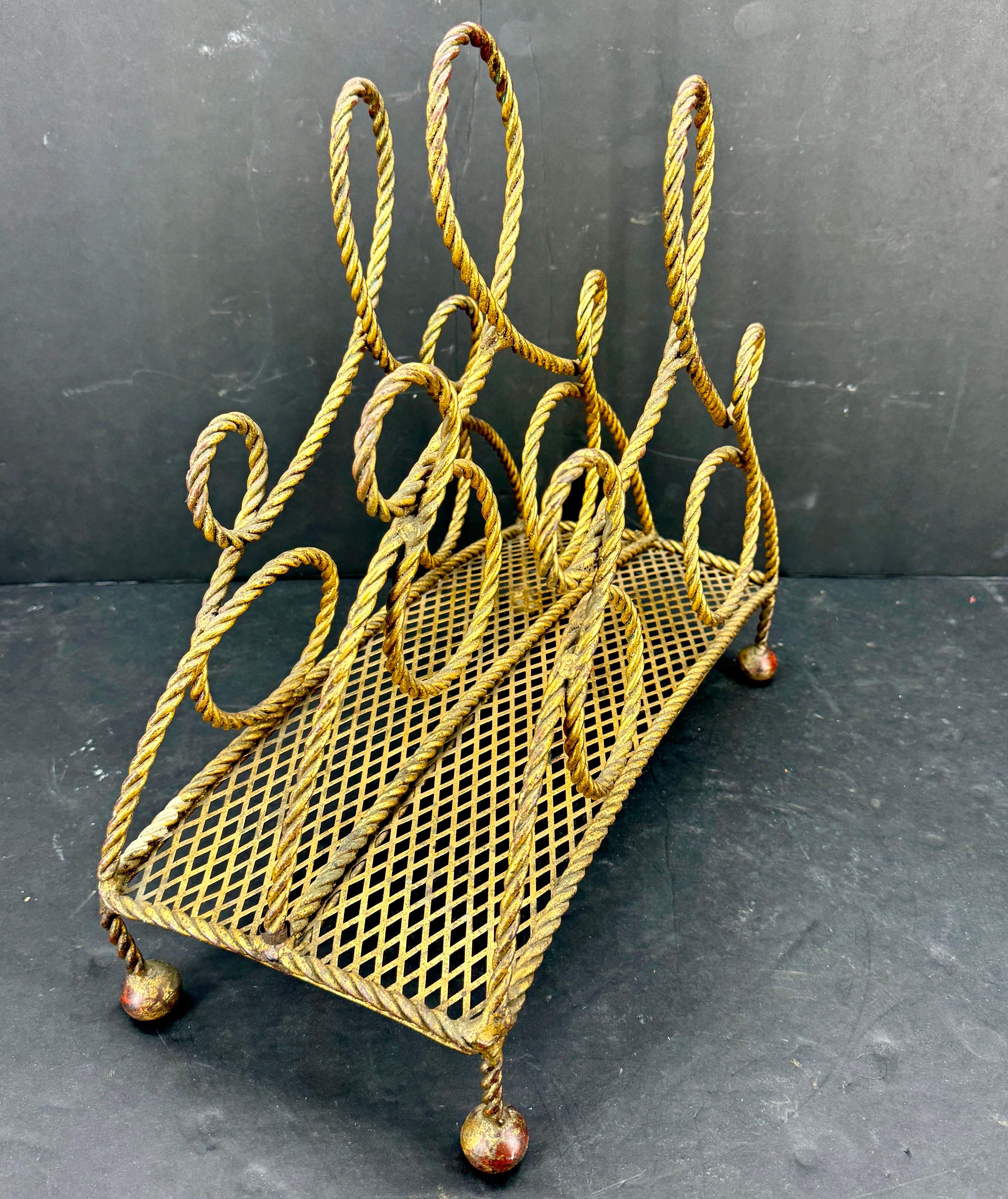 Italian Mid-Century Gilt Roped Metal Magazine Rack In Good Condition For Sale In Haddonfield, NJ