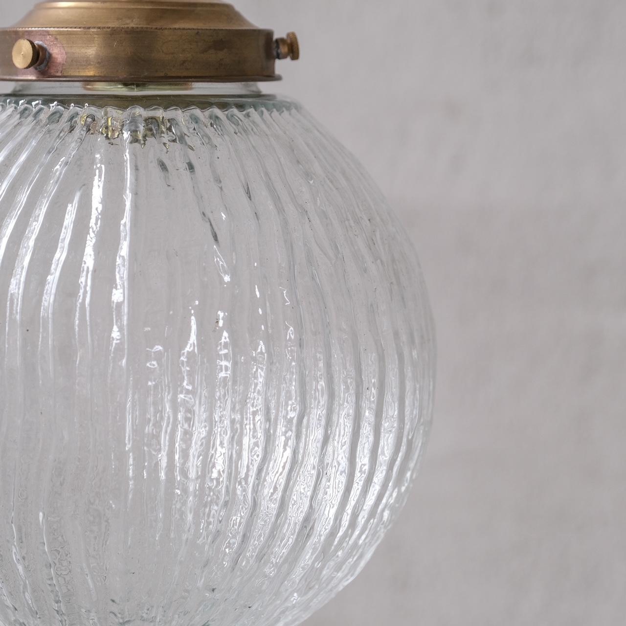 Italian Mid-Century Glass and Brass Pendant Light In Good Condition For Sale In London, GB