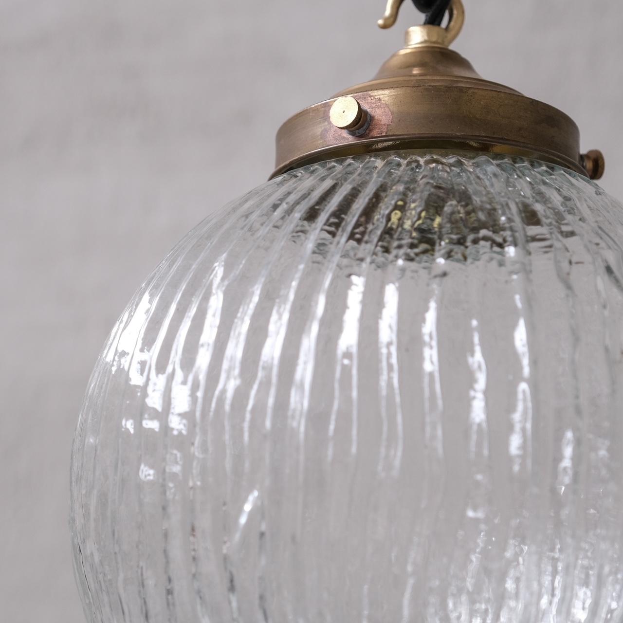 Italian Mid-Century Glass and Brass Pendant Light For Sale 1