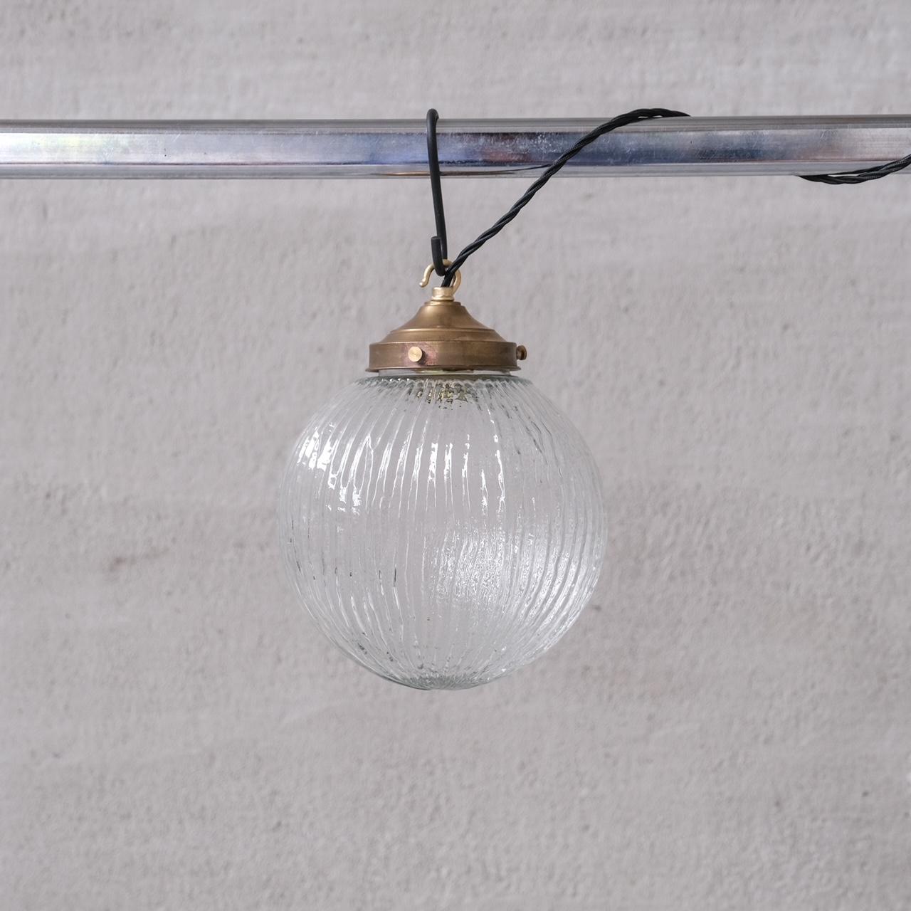 Italian Mid-Century Glass and Brass Pendant Light For Sale 3