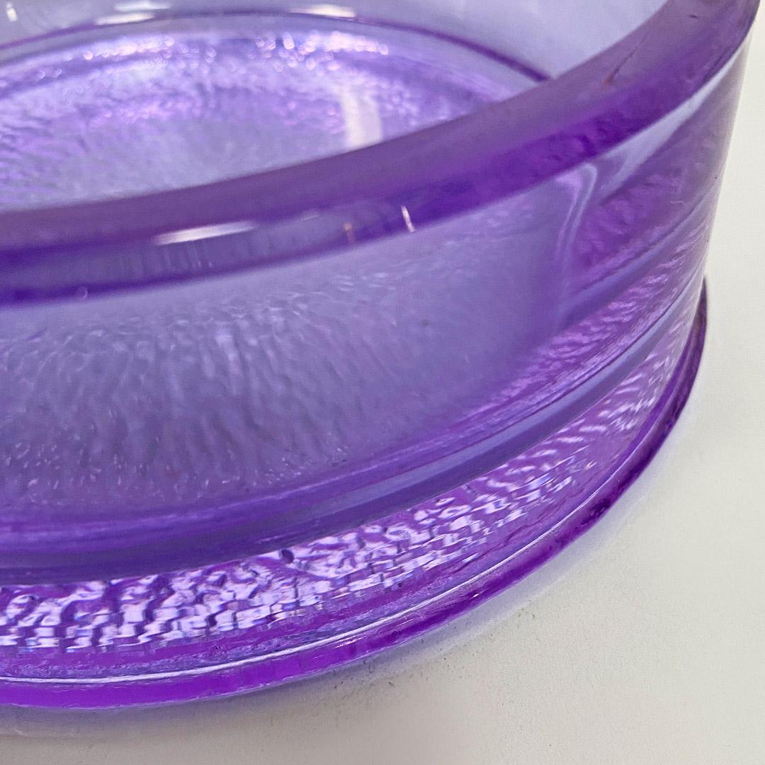 Italian Mid-Century Modern violet alexandrite glass ashtray by Joe Colombo for Arnolfo di Cambio, 1969.
Alexandrite glass ashtray, with a round base, with a rough bottom and an iridescent color from blue to purple based on the light under which it