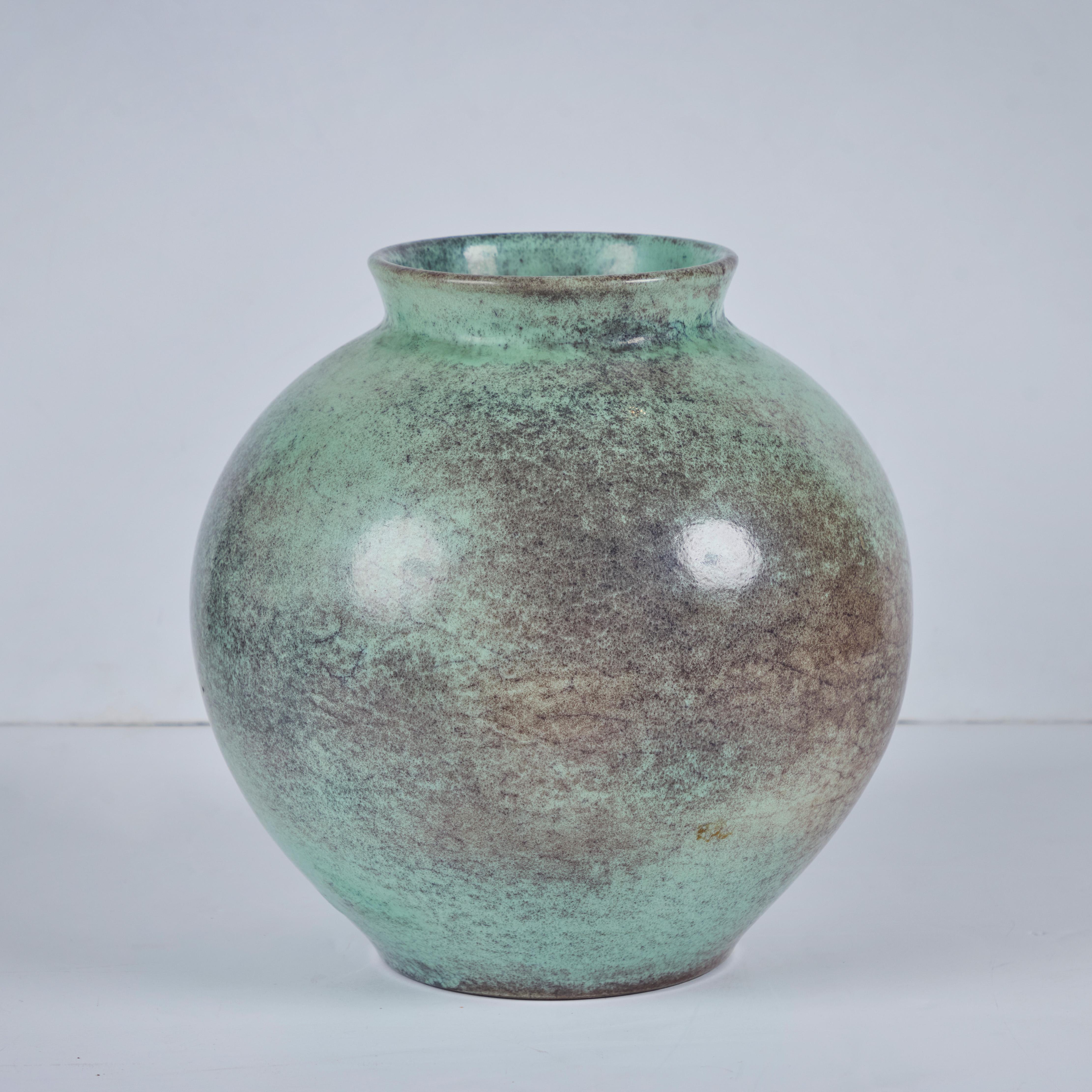 Italienische glasierte Keramikvase aus der Mitte des Jahrhunderts im Zustand „Hervorragend“ im Angebot in Los Angeles, CA