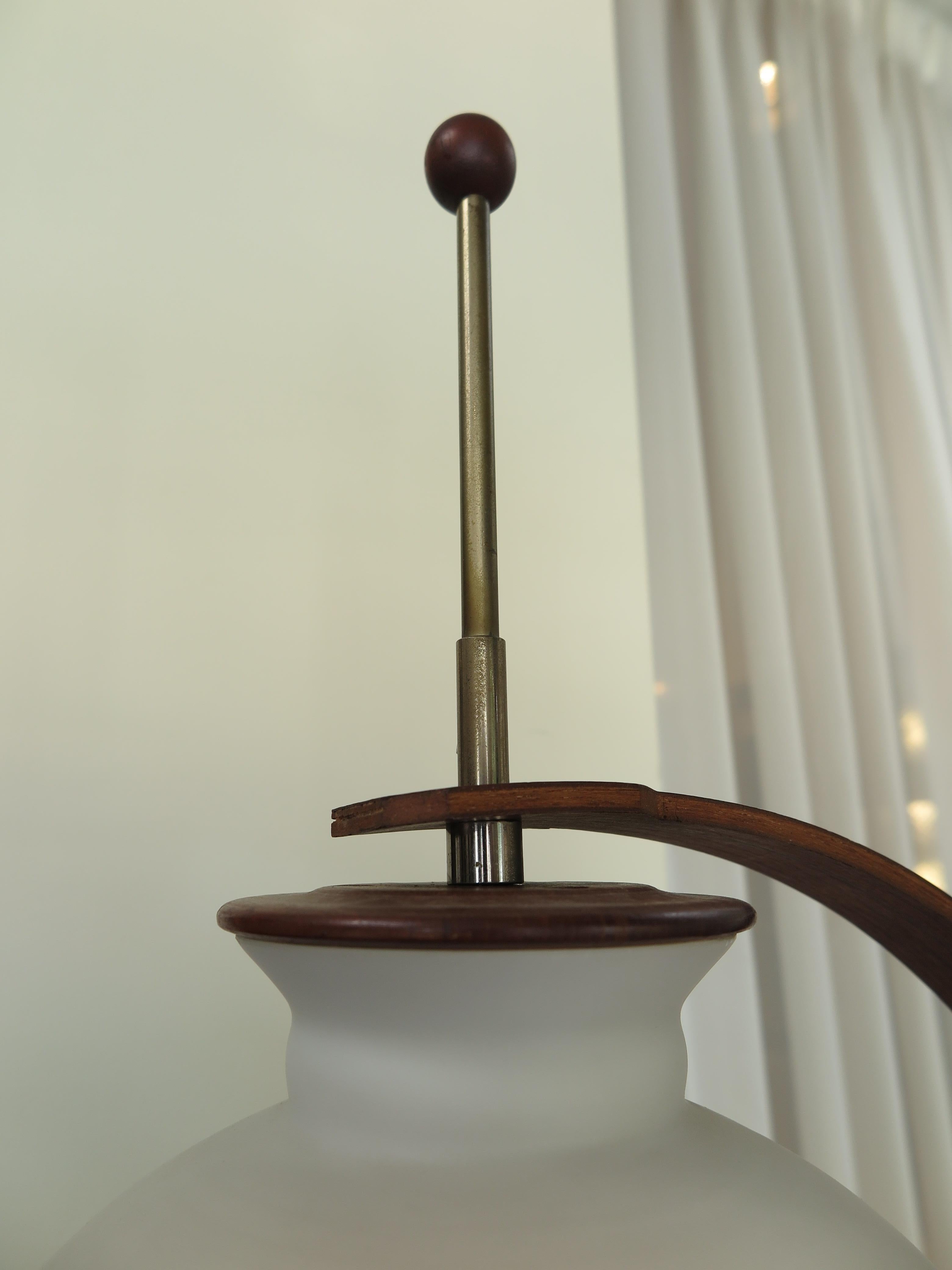 Italian Mid-Century Globe Floor Lamp in Wood and Brass 1