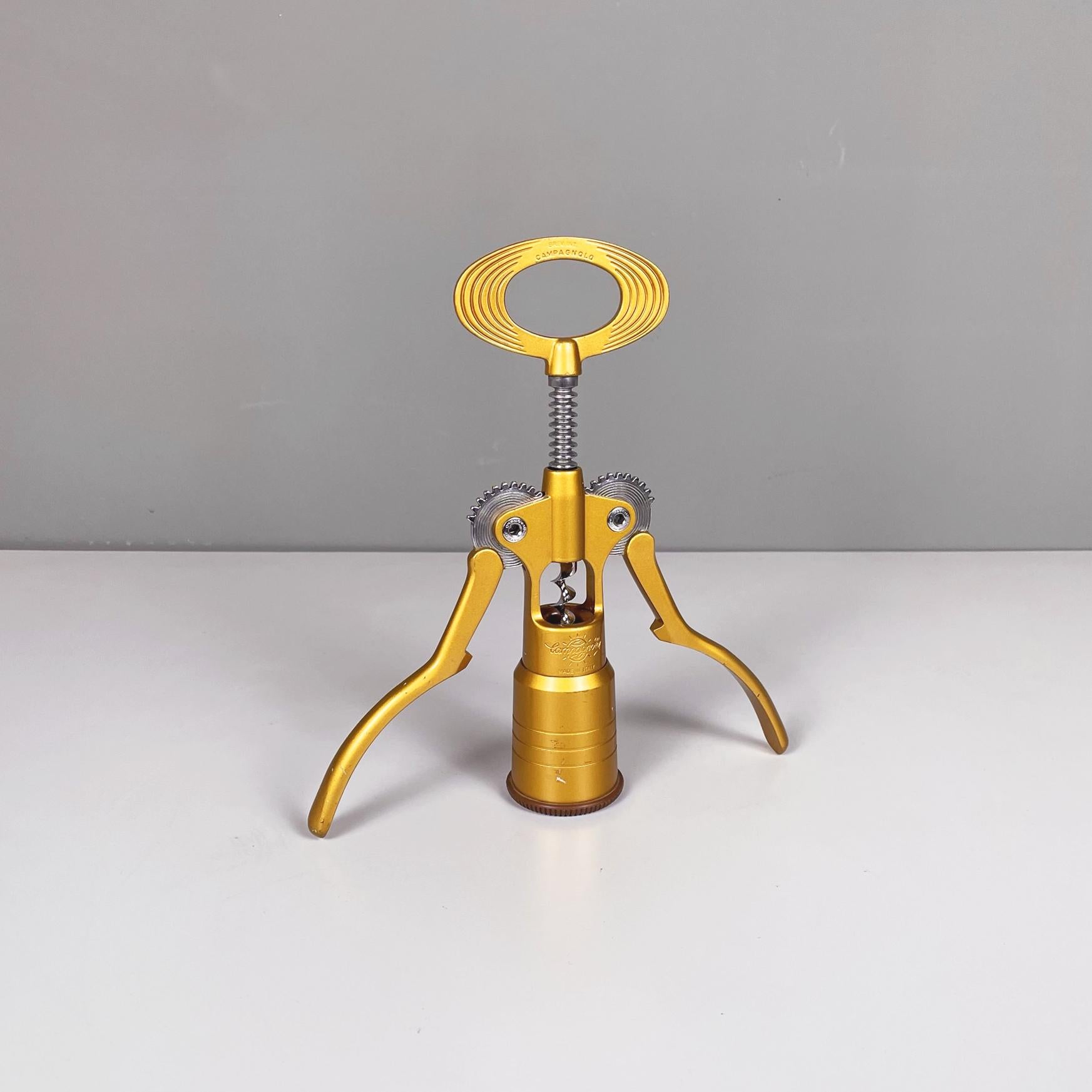 Italian midcentury gold metal Corkscrew mod. Big by Tullio Campagnolo, 1970s
Bottle screw mod. Big with structure in gold painted metal and steel. On the bottom it has a brown plastic part.
Designed by Tullio Campagnolo in 1966. Logo