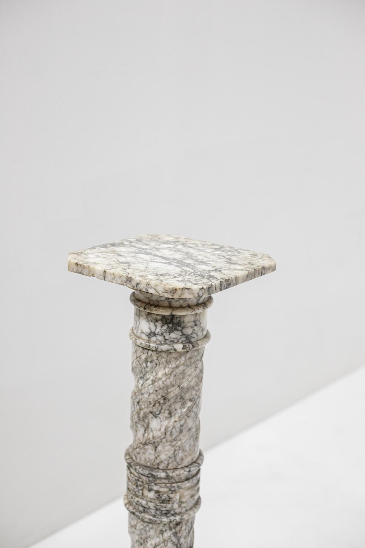 Colonne italienne en marbre gris du milieu du siècle dernier en vente 1